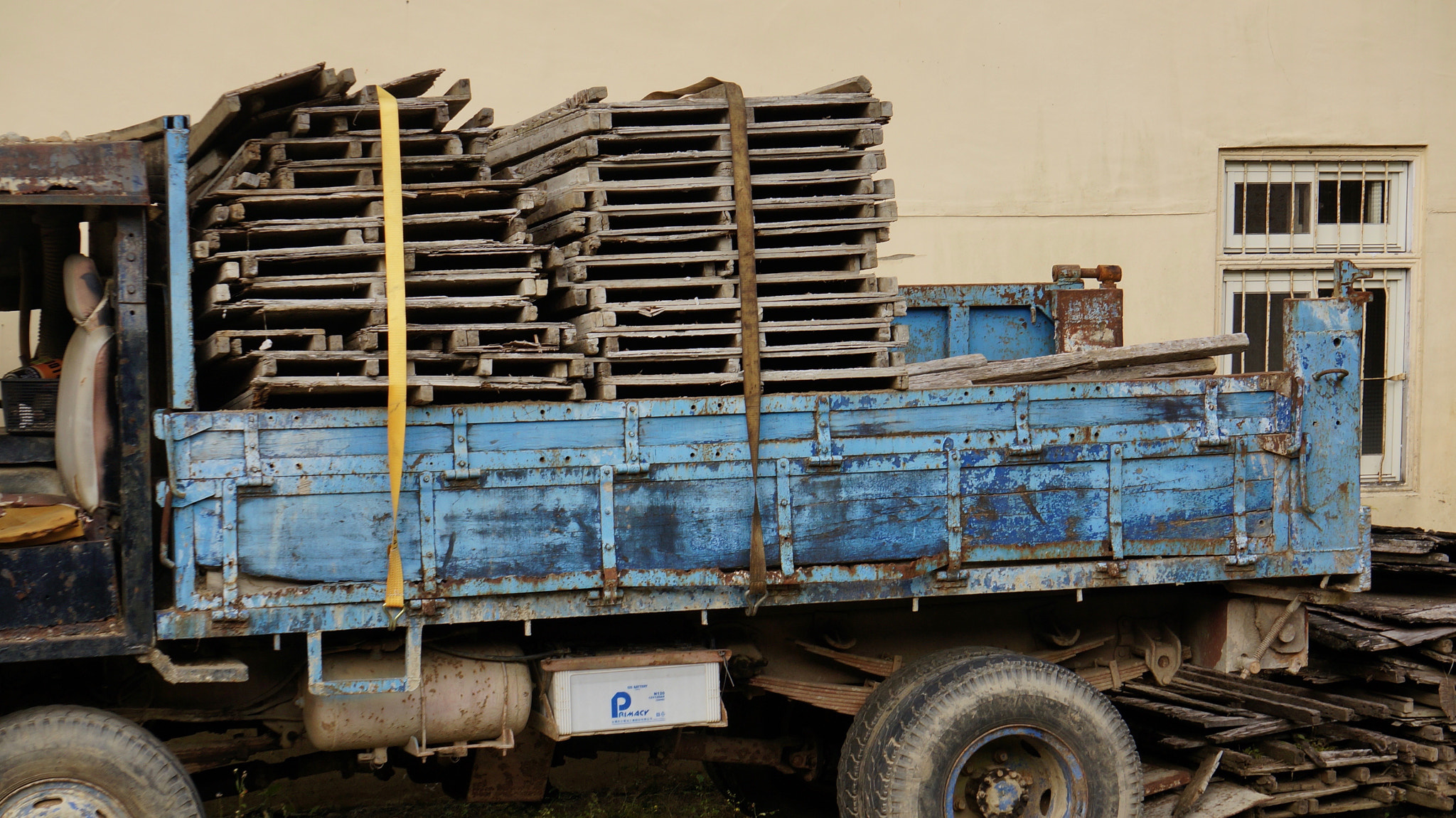 Sony E 55-210mm F4.5-6.3 OSS sample photo. Loaded truck photography