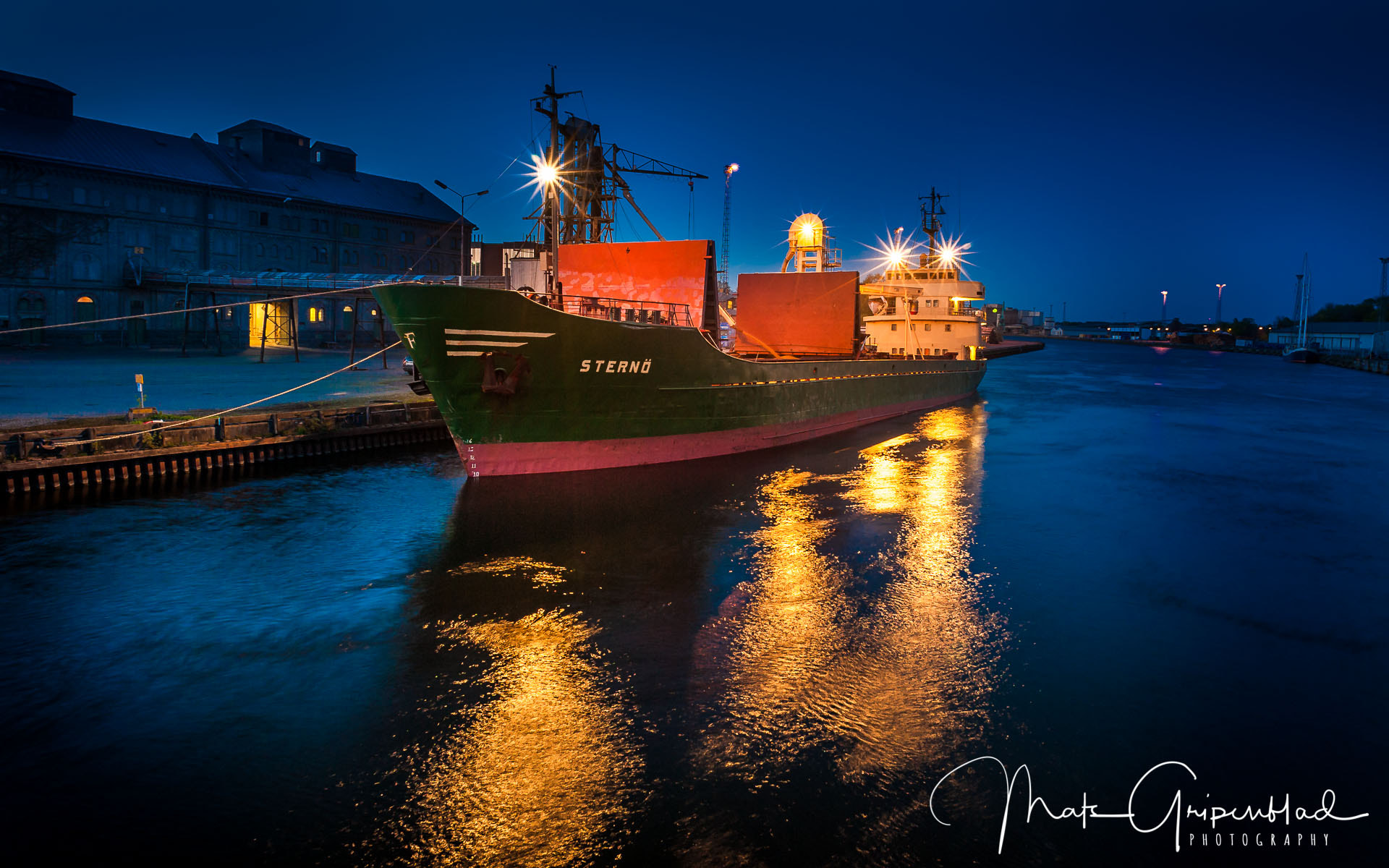 Nikon D700 + Nikon AF Nikkor 20mm F2.8D sample photo. Norrköping harbour photography