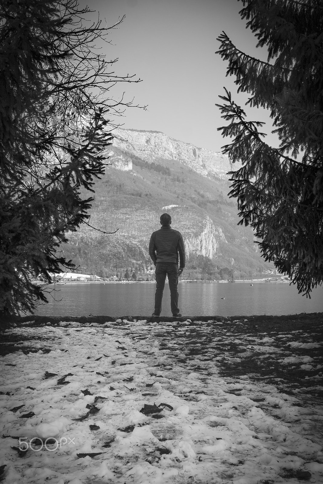 Sony Sonnar T* E 24mm F1.8 ZA sample photo. The guy, the lake, and the mountain photography