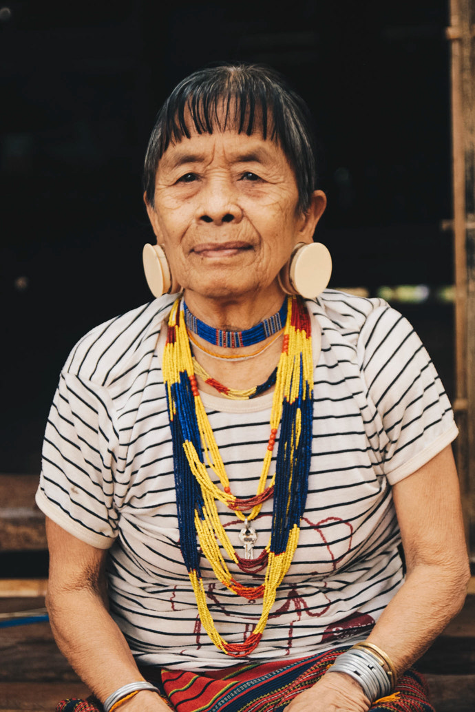 Canon EOS 600D (Rebel EOS T3i / EOS Kiss X5) sample photo. Lao lady photography