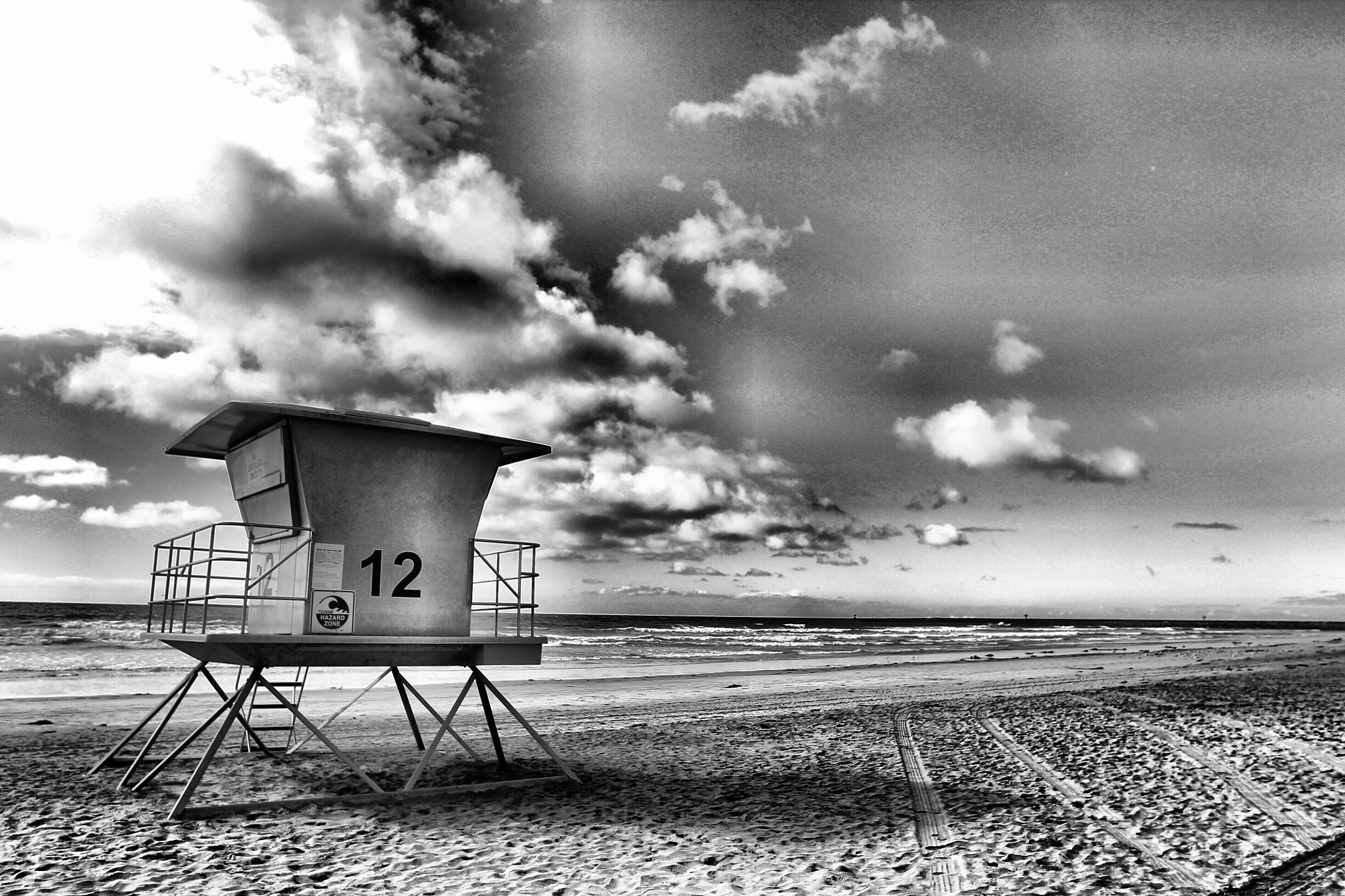 Canon EF 16-35mm F2.8L II USM sample photo. One nice 'life guard point..' photography
