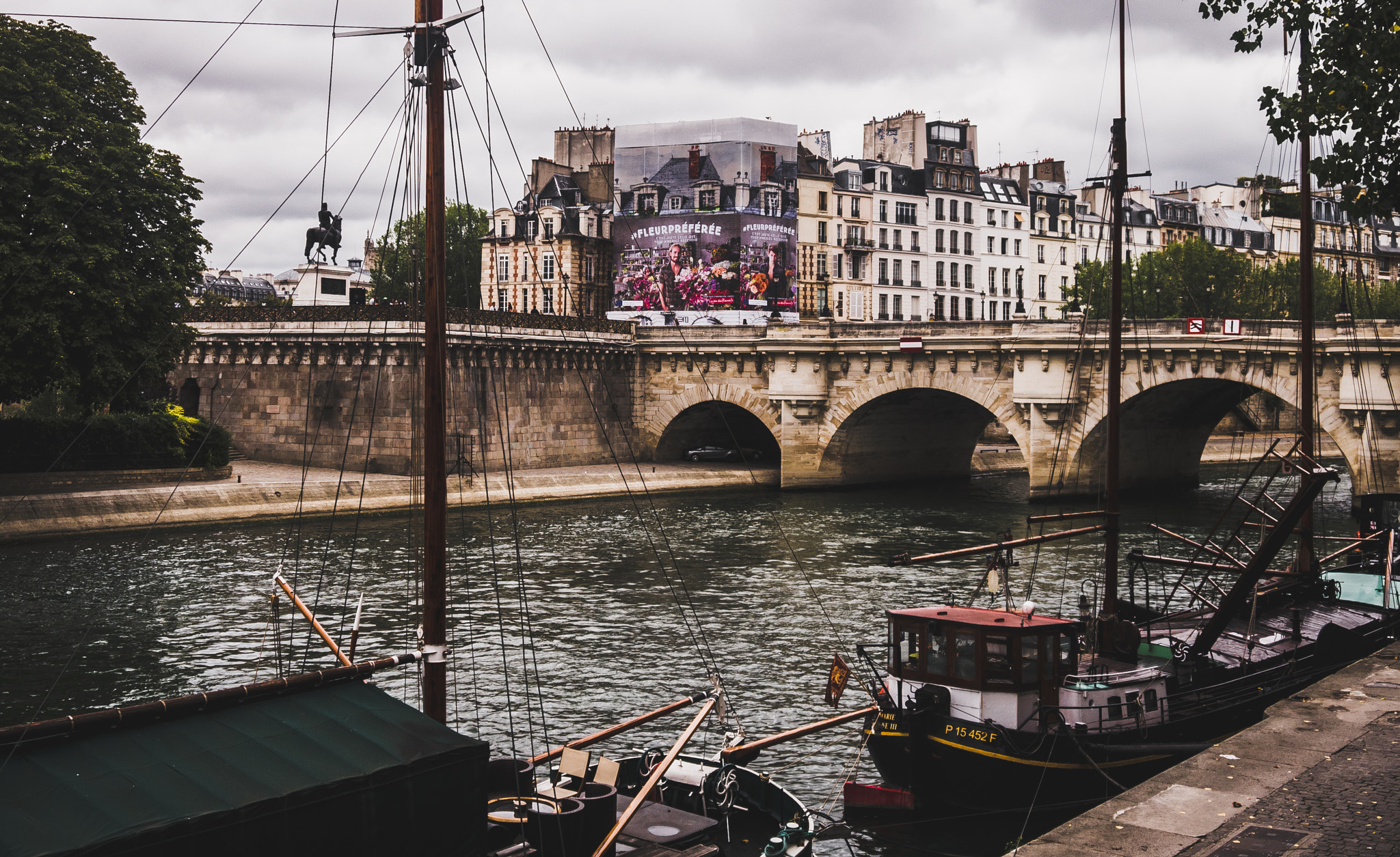 Panasonic Lumix DMC-G2 + Panasonic Lumix G Vario 14-42mm F3.5-5.6 ASPH OIS sample photo. Pont neuf photography