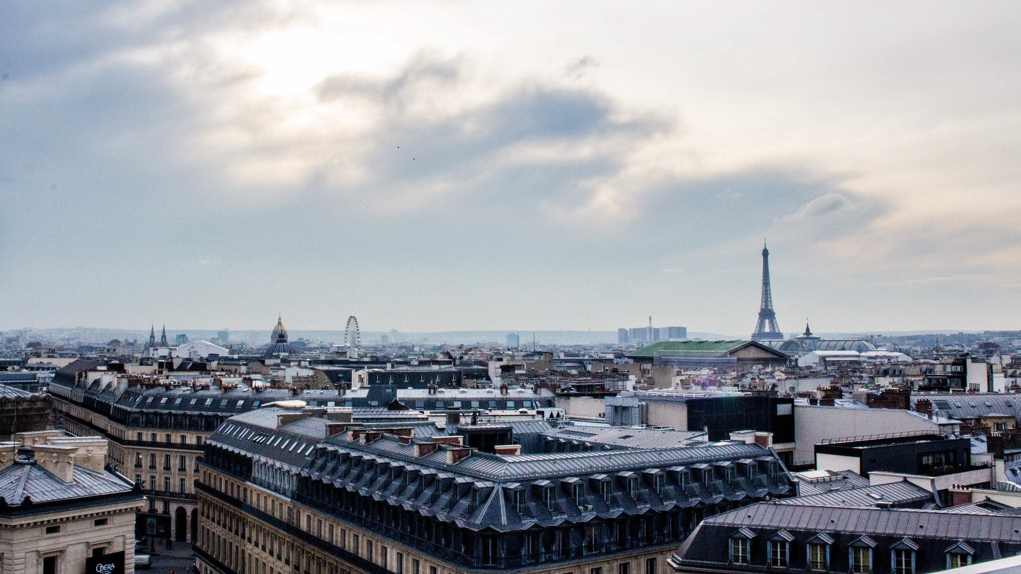 Canon EOS 700D (EOS Rebel T5i / EOS Kiss X7i) + Sigma 24-70mm F2.8 EX DG Macro sample photo. Vue des galeries lafayette - paris photography