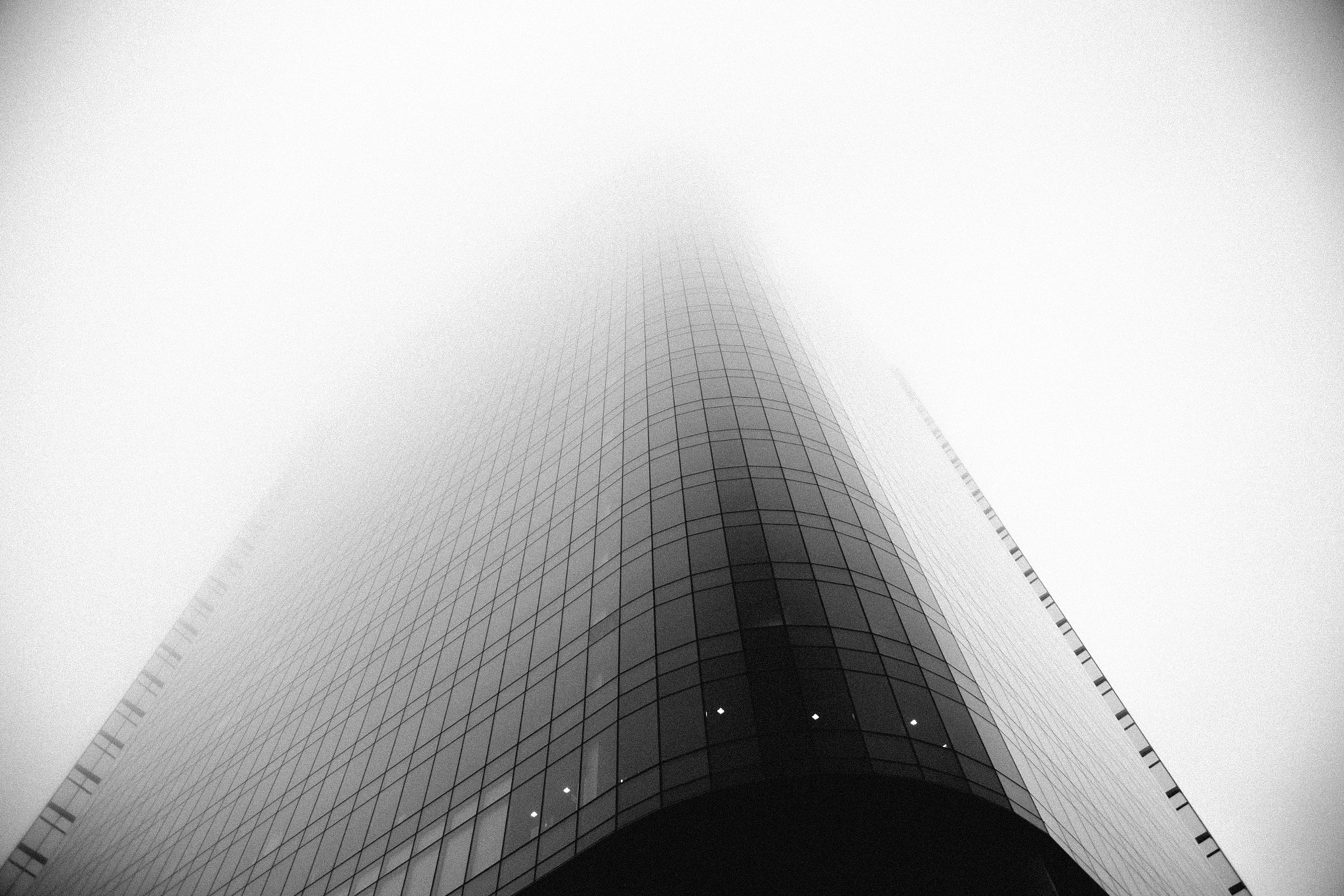 Canon EOS 6D + EF28-70mm f/2.8L USM sample photo. Disappearing skyscrapers photography