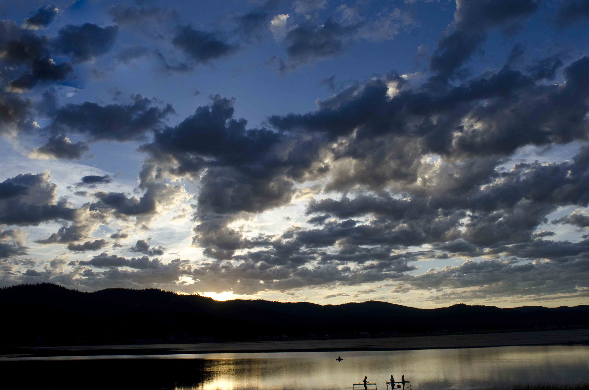 Nikon D7000 + Nikon AF Nikkor 20mm F2.8D sample photo. Smith lake sunset photography