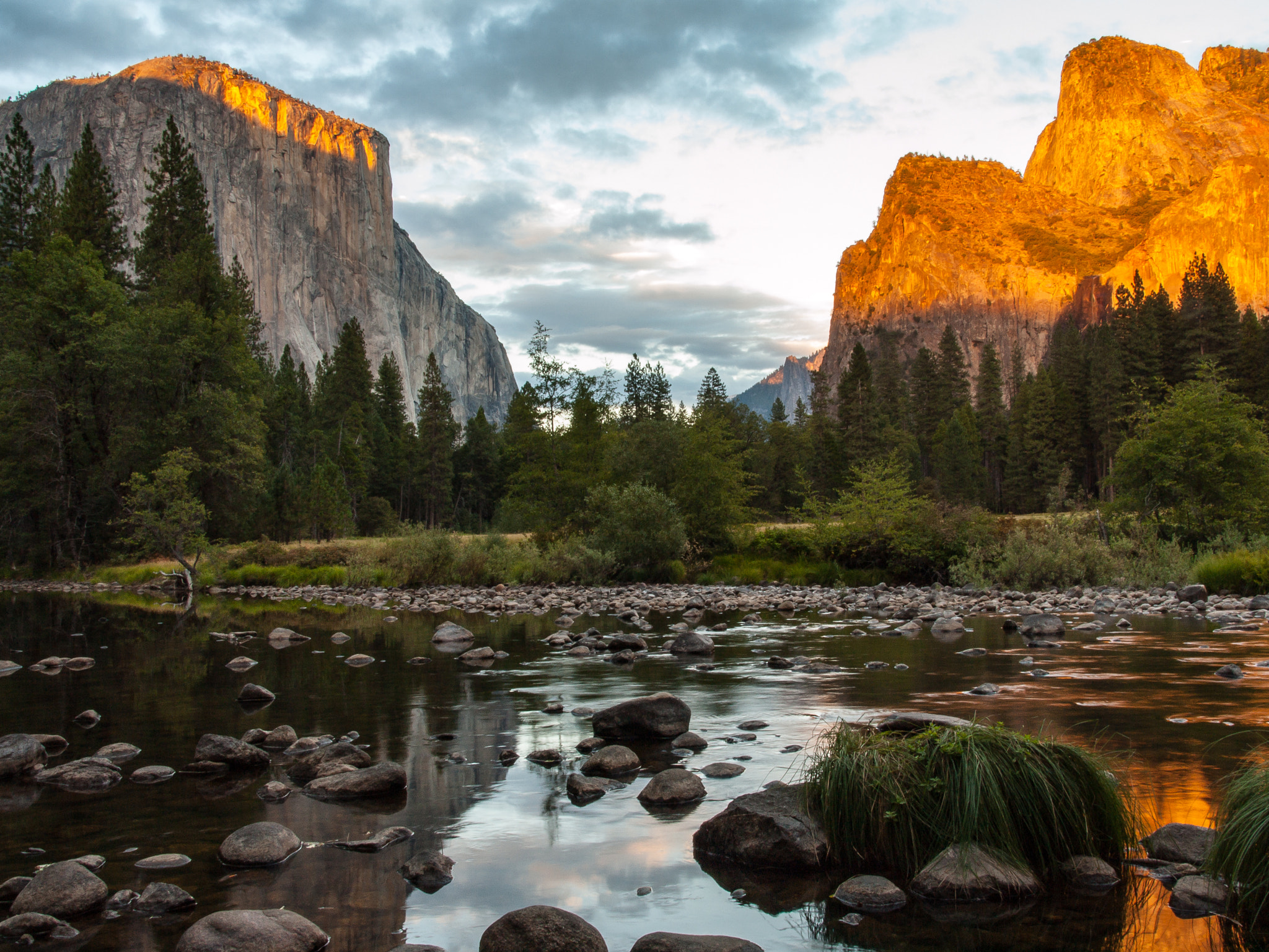 Olympus Zuiko Digital 14-54mm F2.8-3.5 II sample photo. Sunset yosemite photography