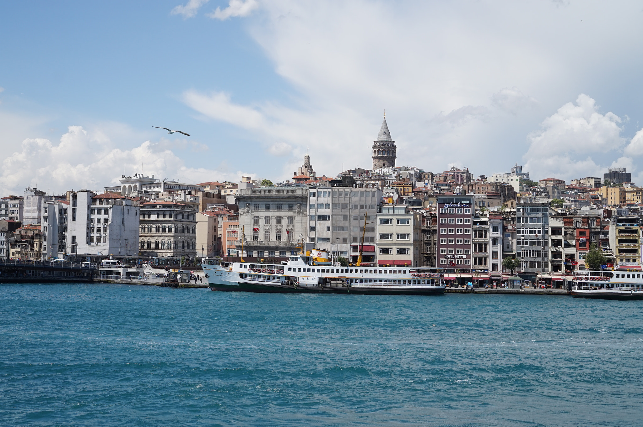 Sony Alpha QX1 + Sony E 35mm F1.8 OSS sample photo. İstanbul photography