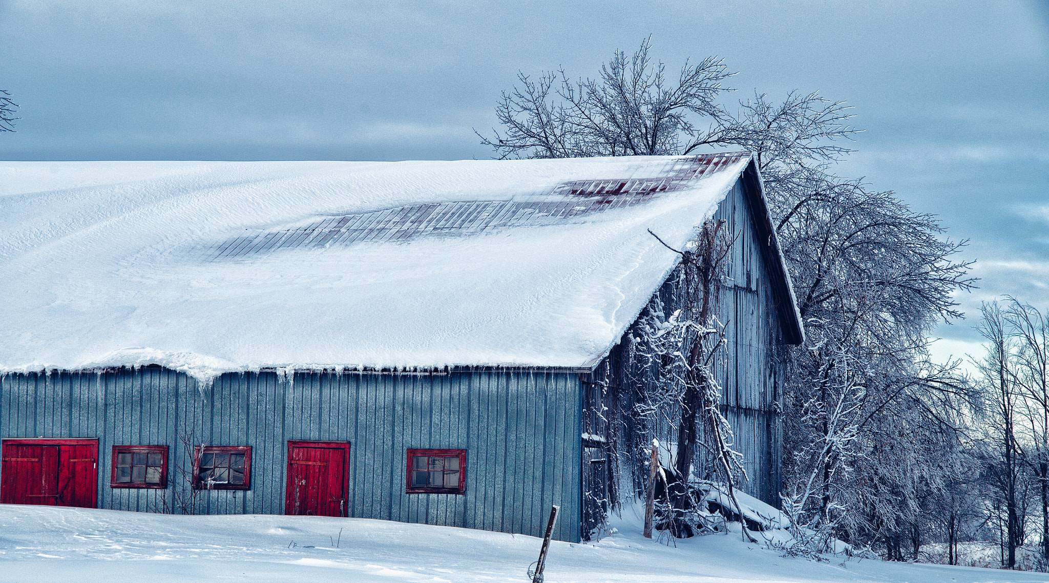 Pentax K-50 sample photo. Winter barn photography