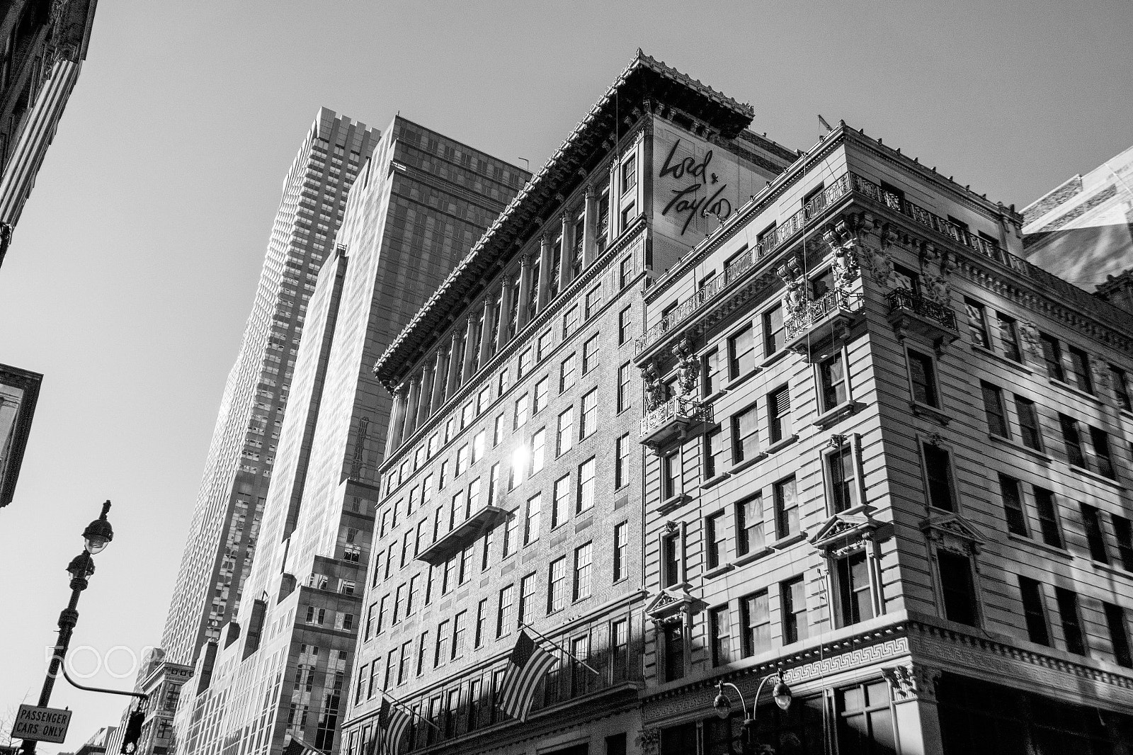 Samsung NX1000 + Samsung NX 20-50mm F3.5-5.6 ED sample photo. Black and white manhattan building photography