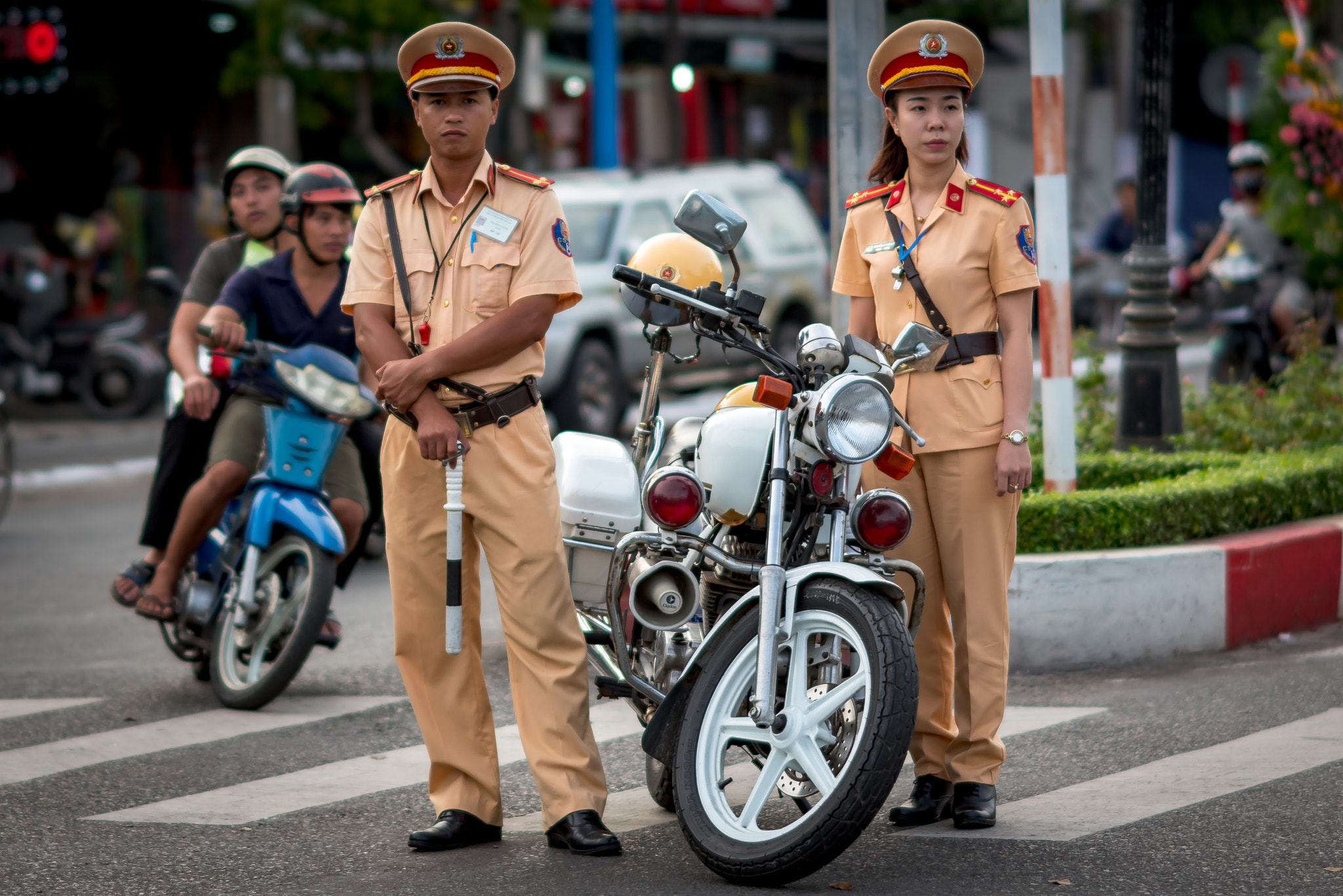 Nikon AF Nikkor 105mm F2D DC sample photo. Traffic police photography