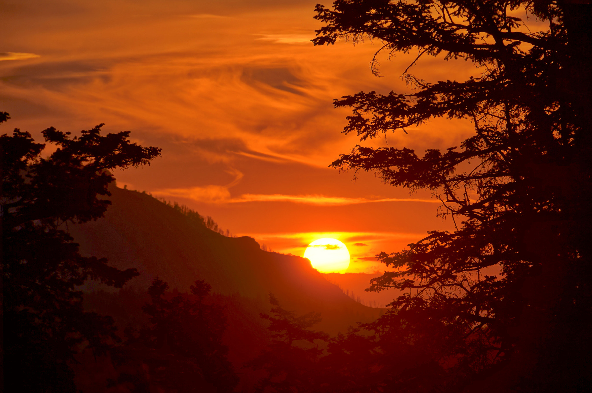 Sony E 18-200mm F3.5-6.3 OSS sample photo. Utah sunset photography