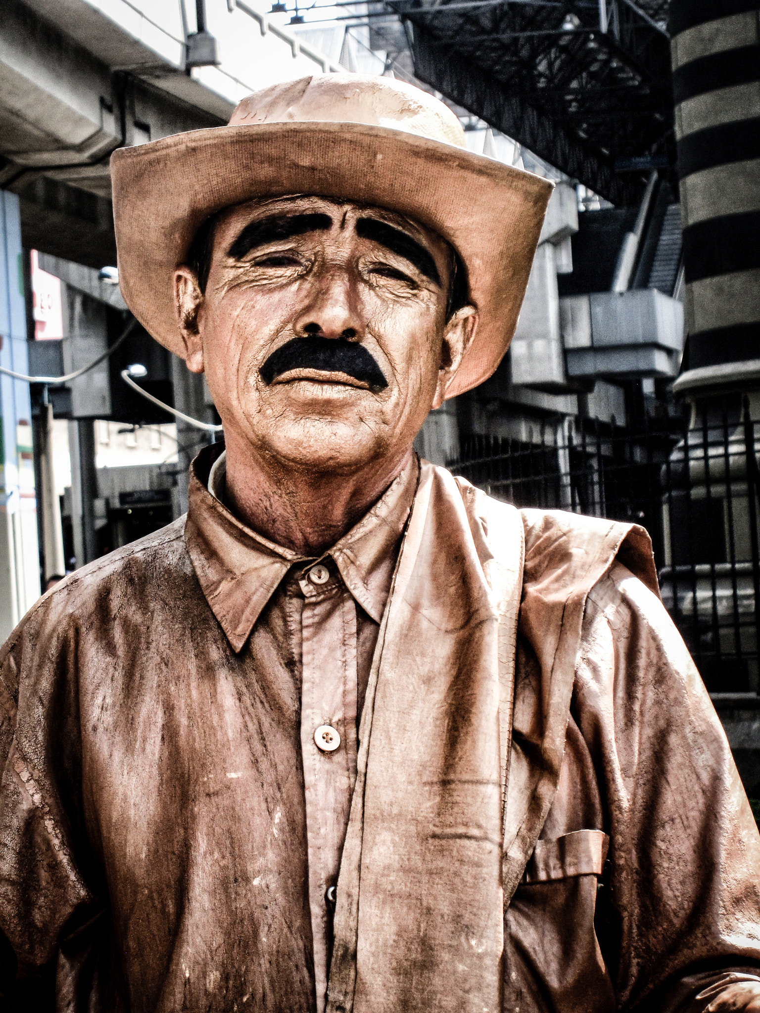 Canon PowerShot SD880 IS (Digital IXUS 870 IS / IXY Digital 920 IS) sample photo. Colombian mime photography
