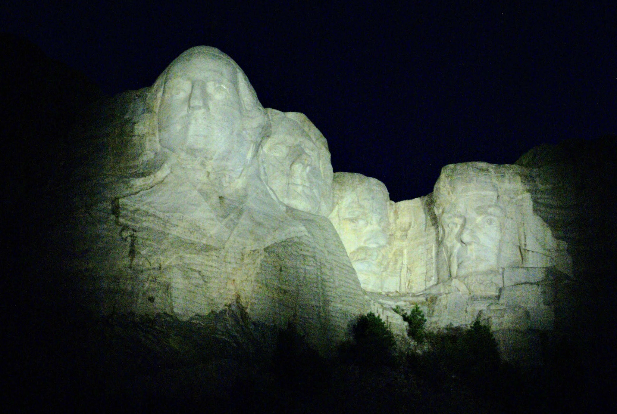 Sony Alpha DSLR-A100 + Tamron 16-300mm F3.5-6.3 Di II VC PZD Macro sample photo. Mount rushmore at night photography