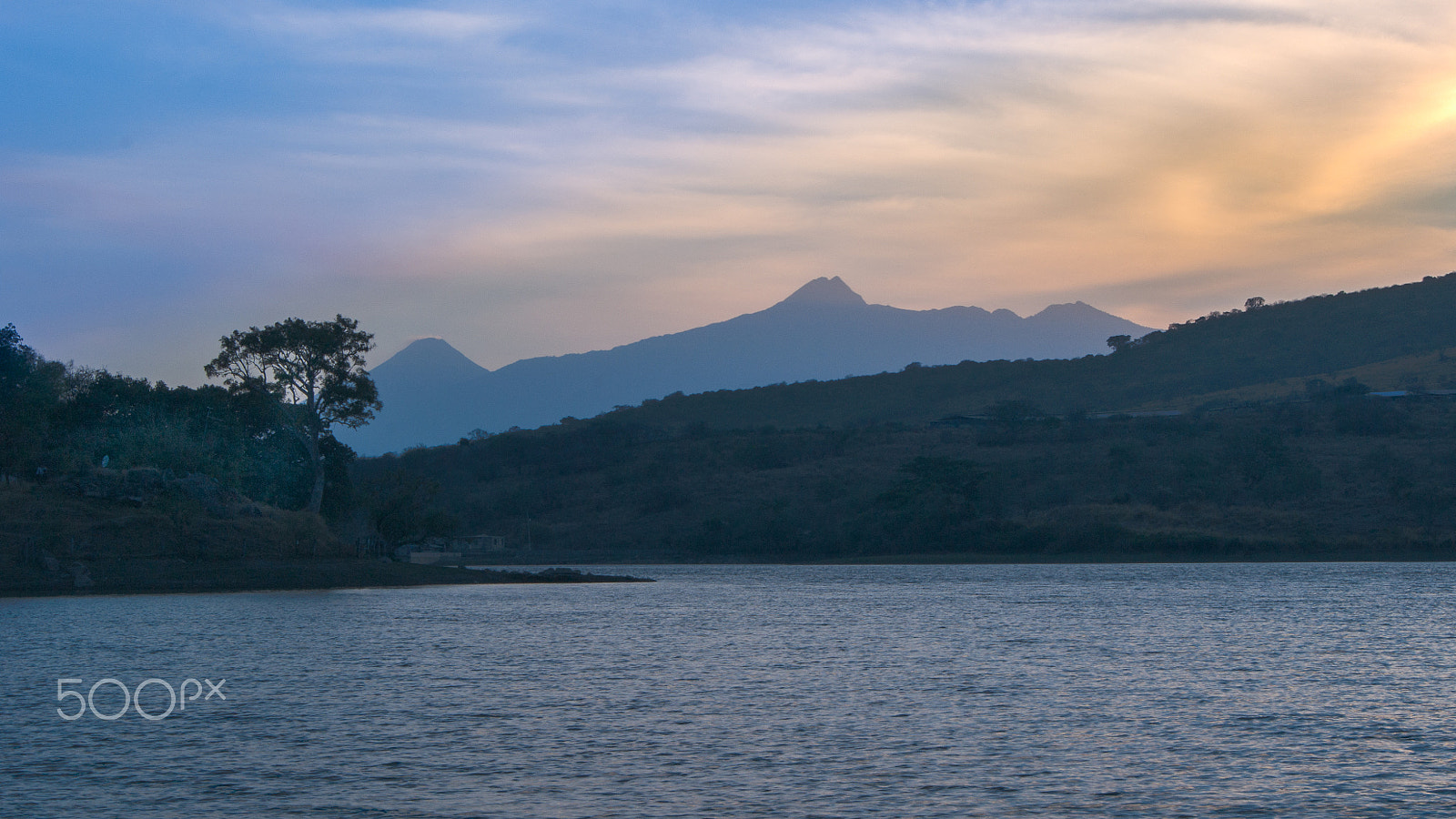 Sony Alpha DSLR-A380 + Sony DT 18-55mm F3.5-5.6 SAM sample photo. Soyatlan lake and volcanoes photography