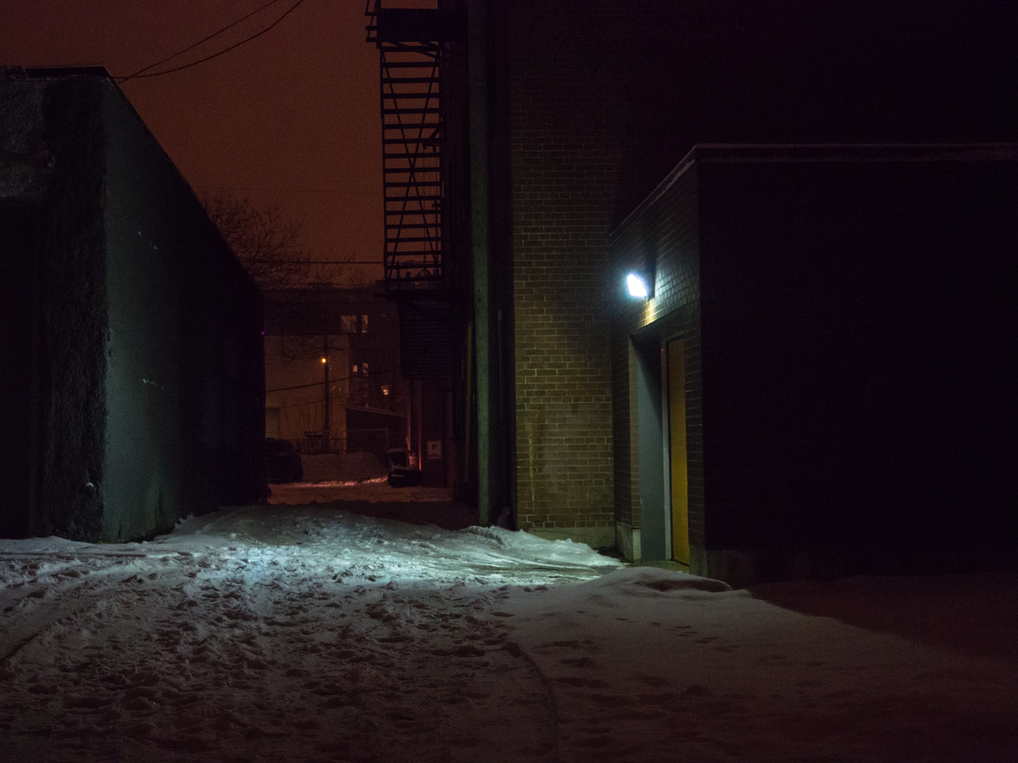 Olympus M.Zuiko Digital 14-42mm F3.5-5.6 II R sample photo. Red back alley photography