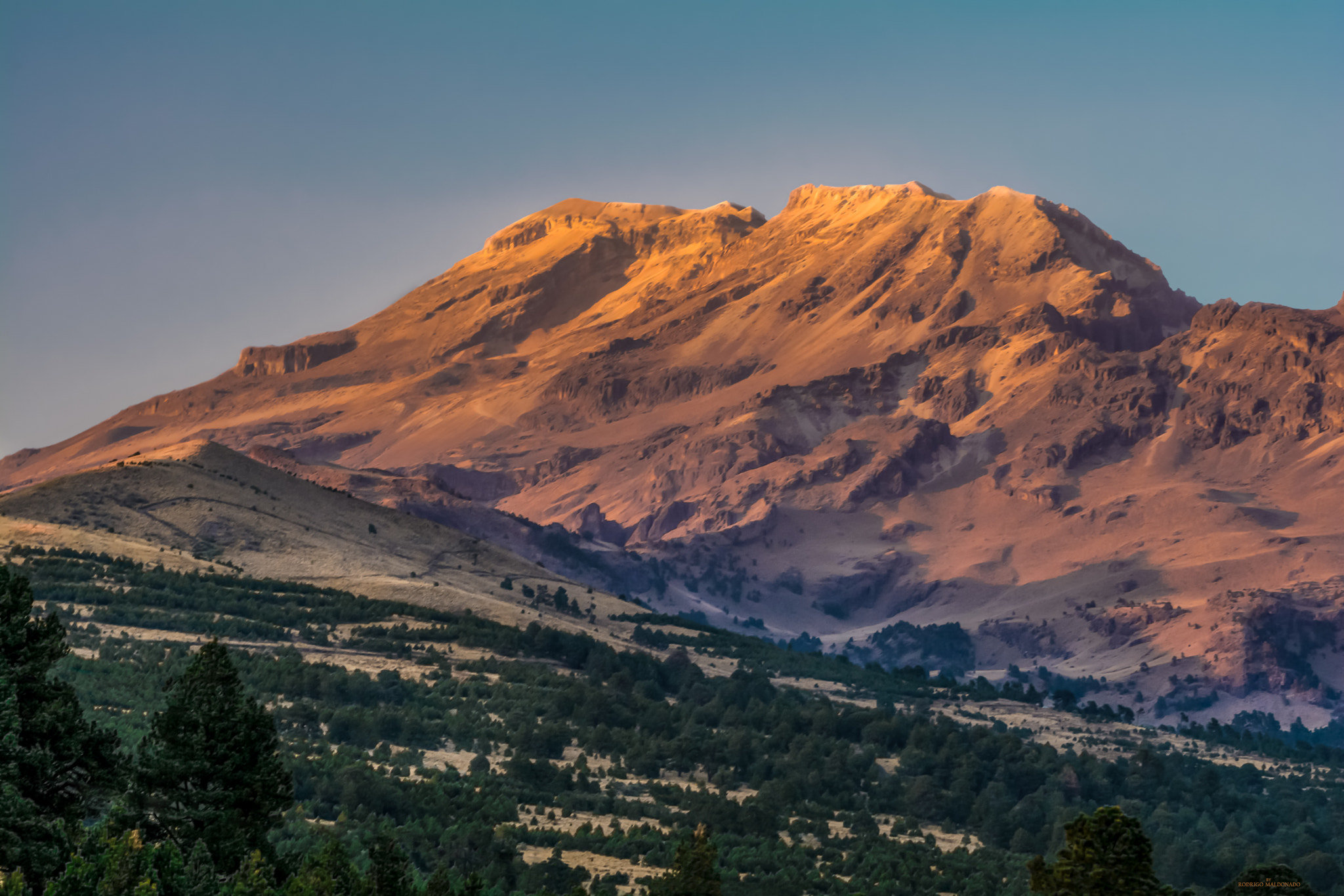 Nikon AF-S DX Micro-Nikkor 85mm F3.5G ED VR sample photo. Atardecer iztaccihuatl (landscape) photography