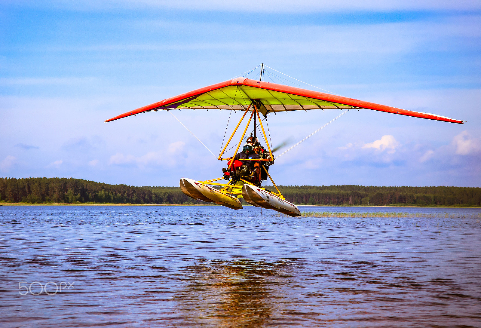 Canon EF 28-80mm f/2.8-4L sample photo. Motorized deltaplanes _ landing on water _ foreground photography