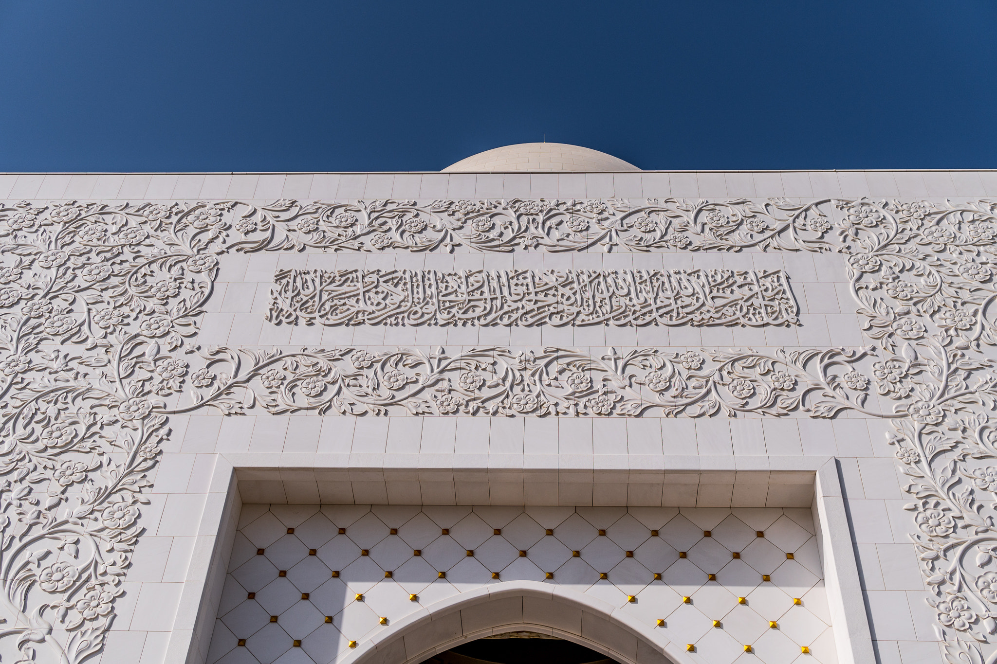 Sony a6500 + Sigma 30mm F2.8 EX DN sample photo. Sheikh zayed grand mosque (arabic: جامع الشيخ زايد الكبير‎‎) photography