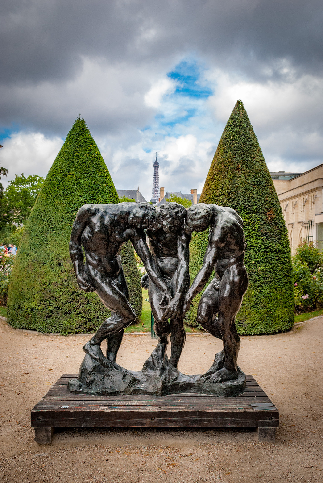 Nikon D3000 sample photo. Paris - musée rodin: les trois ombres photography