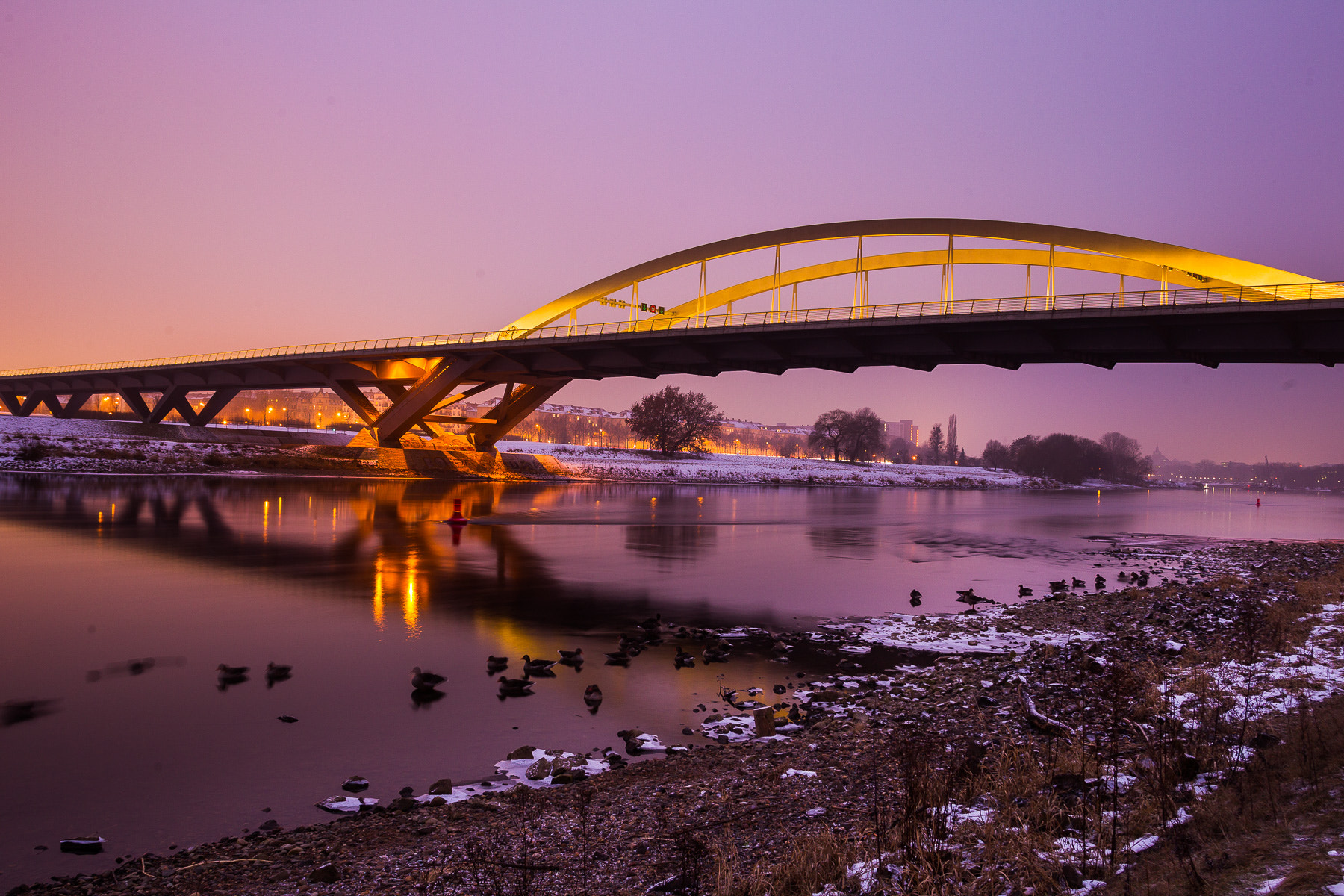 Canon EOS-1D Mark IV + Sigma 24-60mm f/2.8 EX DG sample photo. Pink morning photography