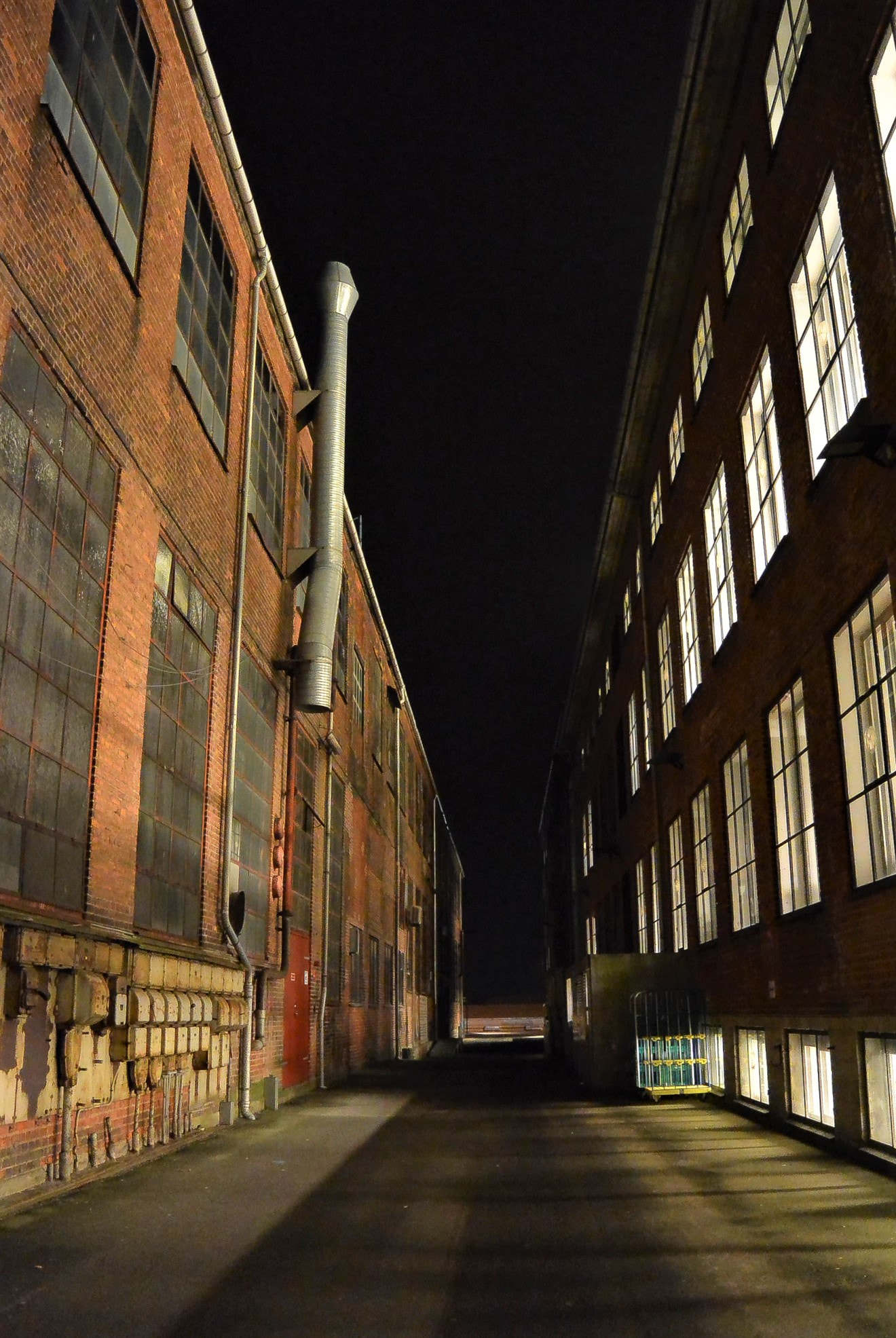 Nikon 1 S1 sample photo. The alley... photography