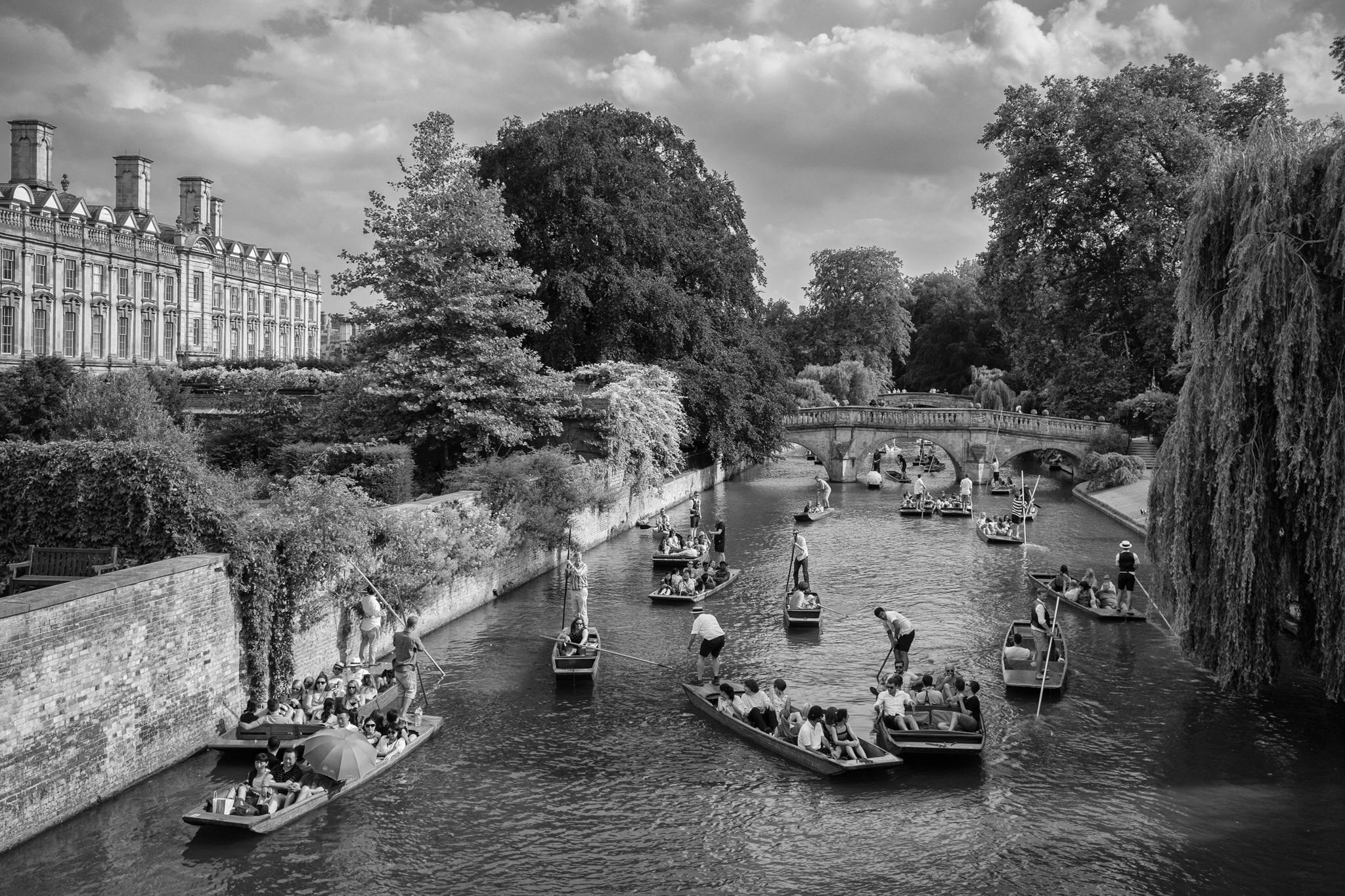 Panasonic Lumix DMC-GX8 + Olympus M.Zuiko Digital 17mm F1.8 sample photo. Rush hour on the river cam photography