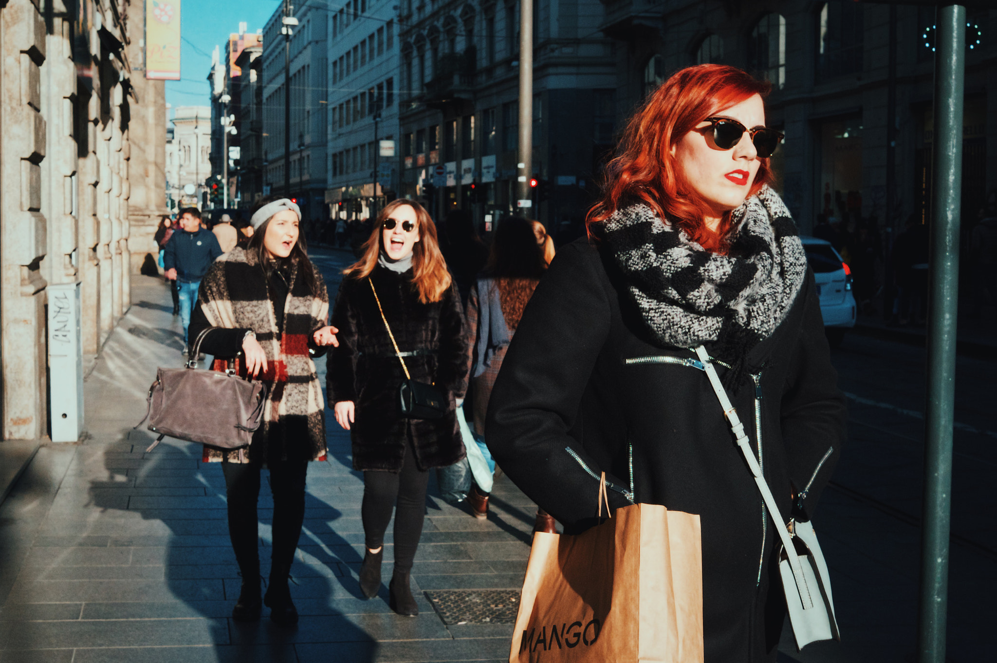 Fujifilm X-T1 + Fujifilm XF 27mm F2.8 sample photo. "there is a shade of red for every woman". take 1. photography