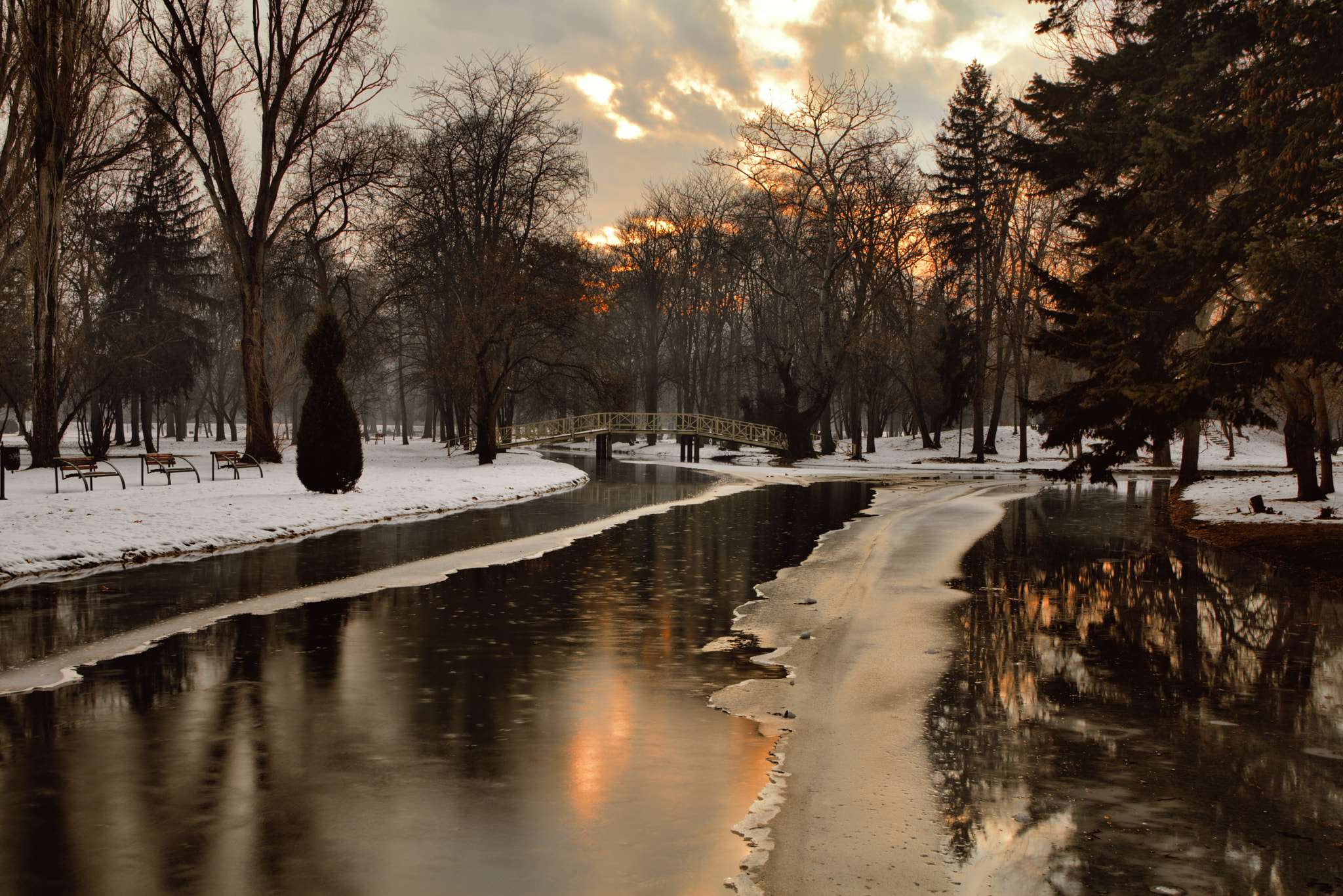 EF28-70mm f/2.8L USM sample photo. Reflection in park photography