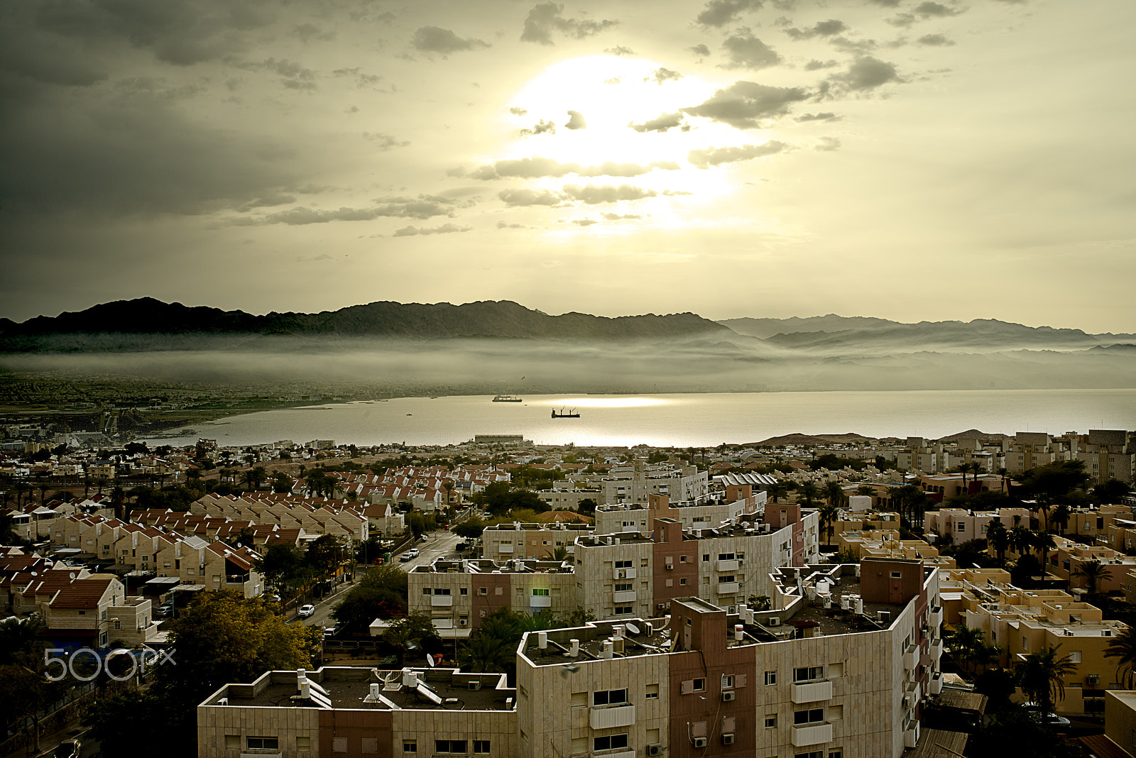 Nikon D800E + Sigma 35mm F1.4 DG HSM Art sample photo. Pollution sur le golfe d'akaba photography