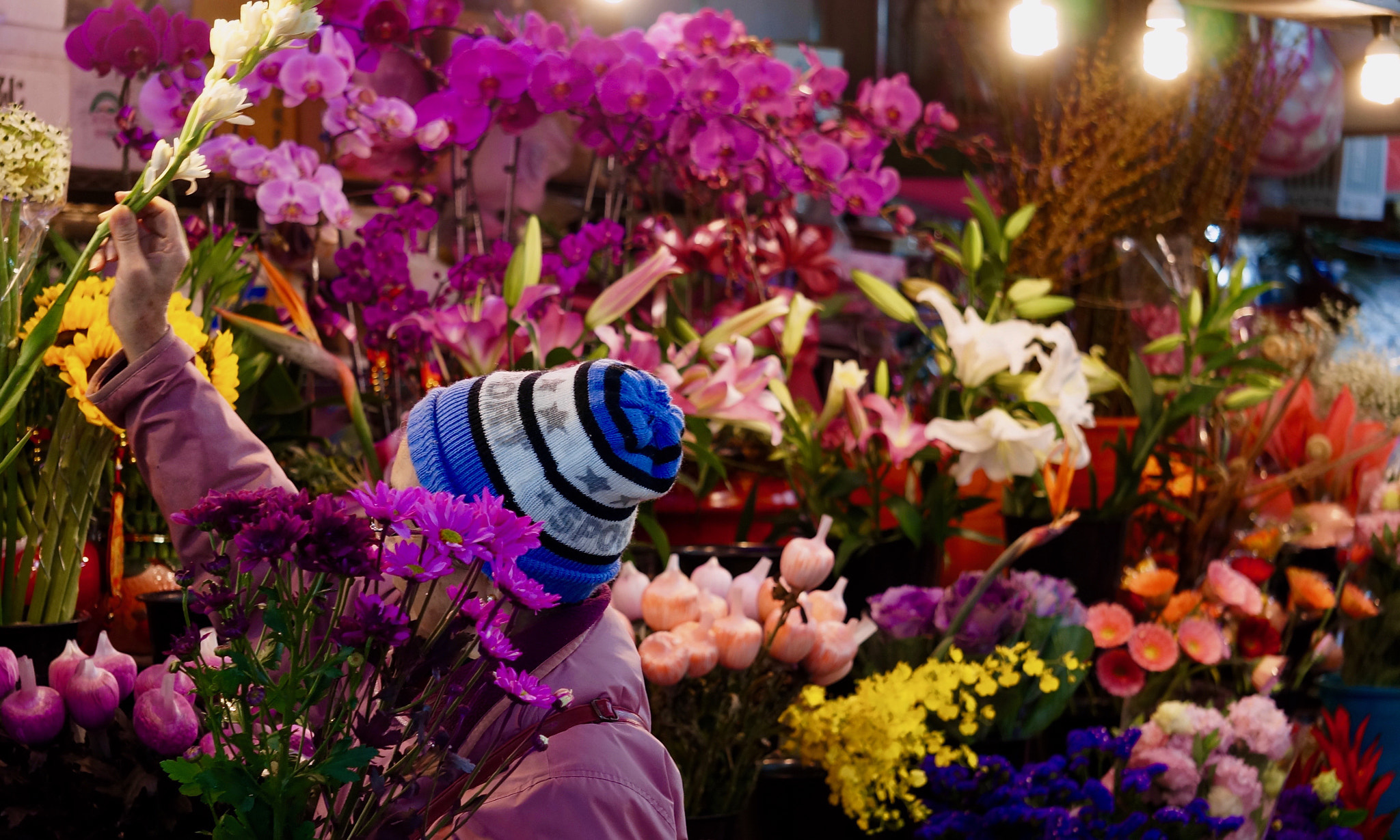 Sony E 55-210mm F4.5-6.3 OSS sample photo. Flowers to go photography