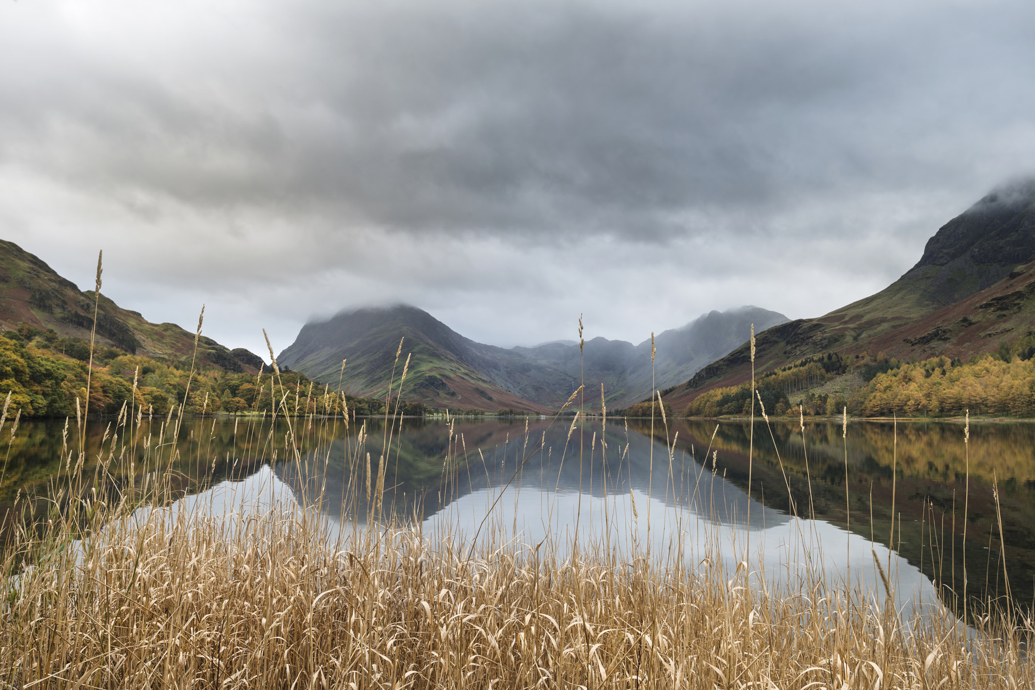 Nikon AF-S Nikkor 18-35mm F3.5-4.5G ED sample photo. Beautiful autumn fall landscape image of lake buttermere in lake photography