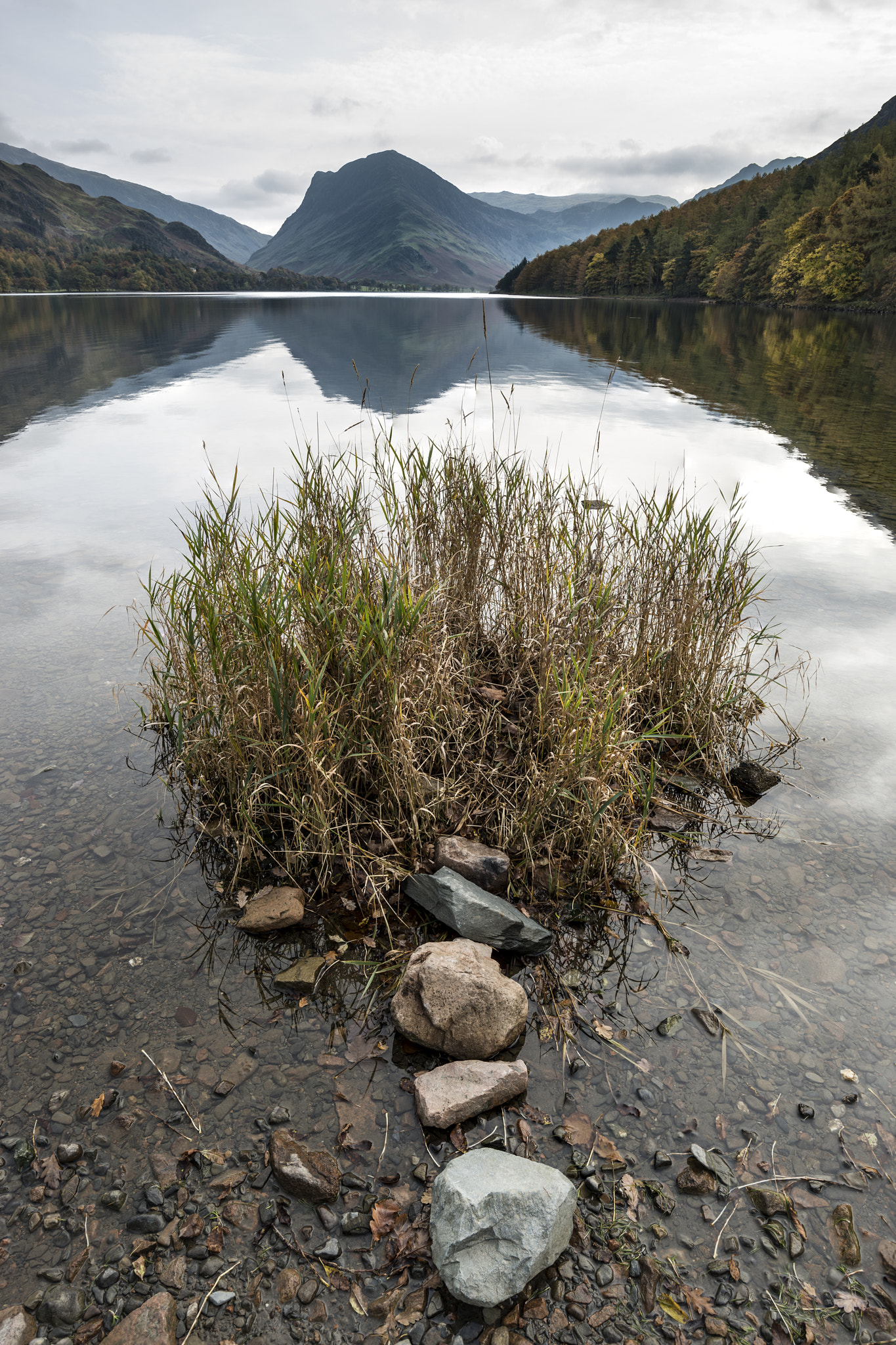 Nikon AF-S Nikkor 18-35mm F3.5-4.5G ED sample photo. Beautiful autumn fall landscape image of lake buttermere in lake photography