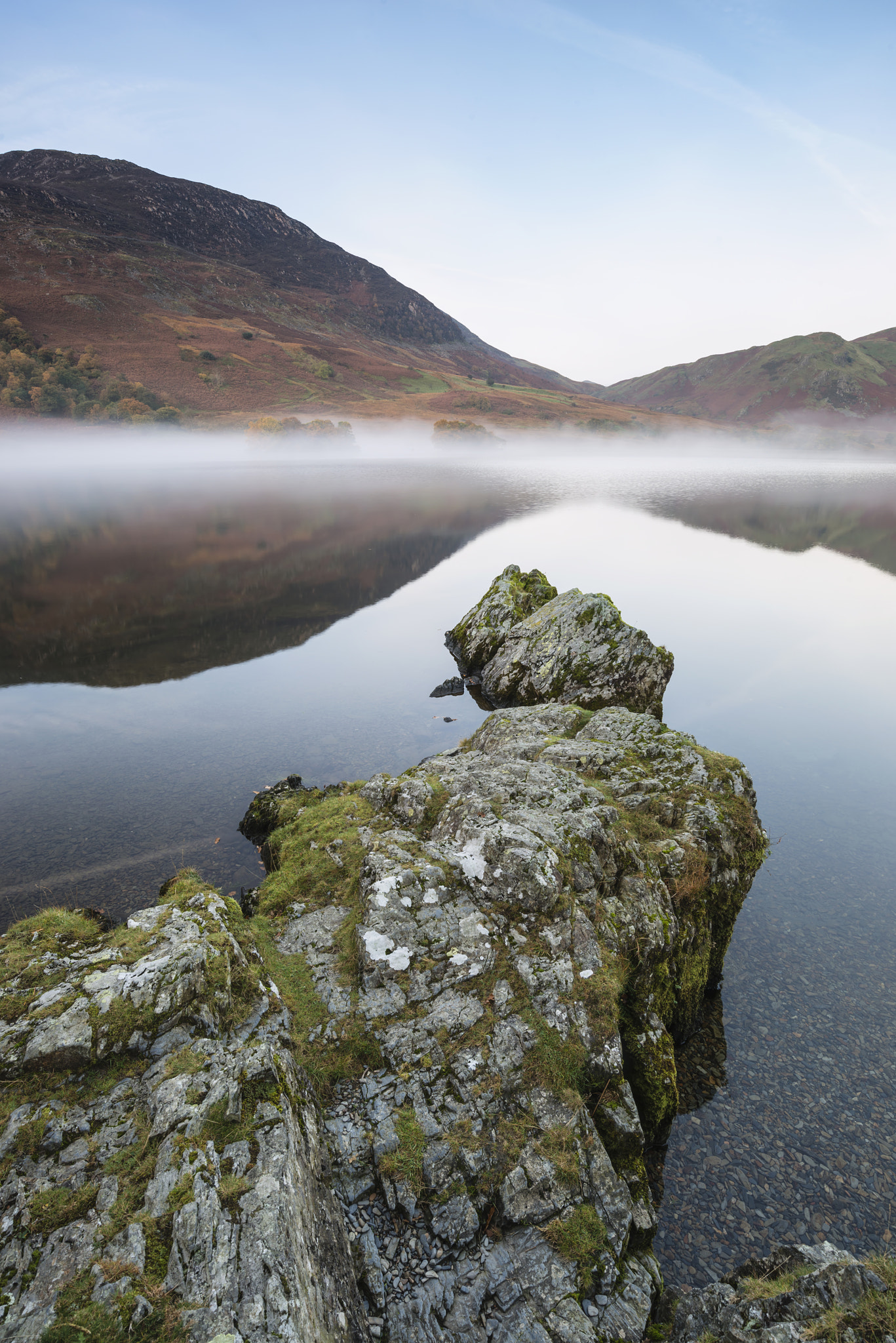 Nikon AF-S Nikkor 18-35mm F3.5-4.5G ED sample photo. Beautiful autumn fall landscape image of crummock water at sunri photography