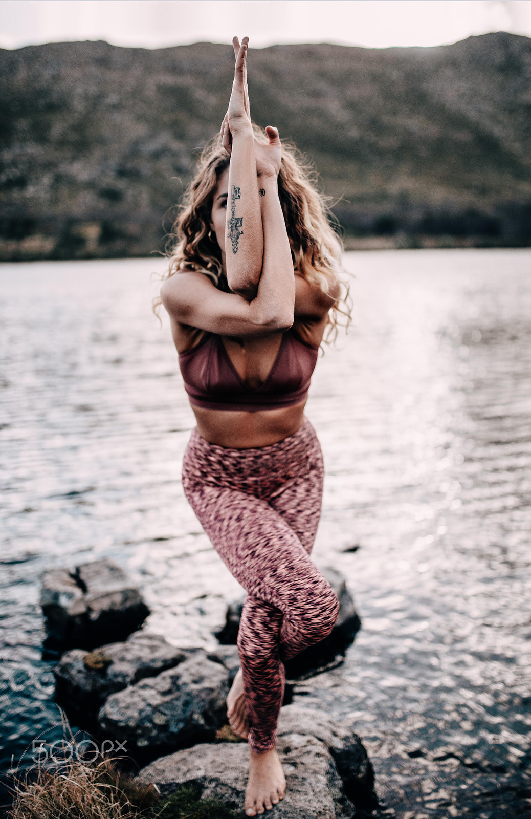 Canon EOS 5DS + Sigma 35mm F1.4 DG HSM Art sample photo. Young female adult doing yoga pose outdoors photography