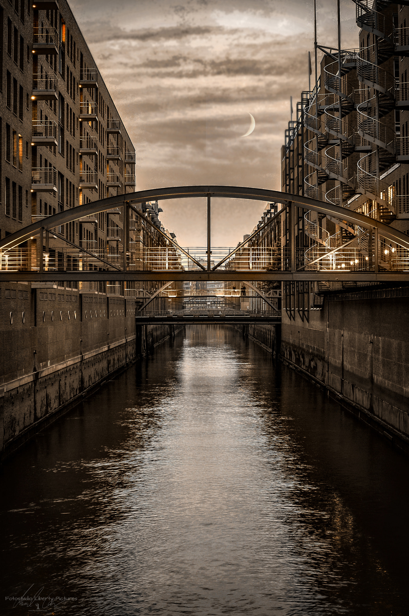 Sigma 70-200mm F2.8 EX DG Macro HSM II sample photo. Speicherstadt hamburg photography