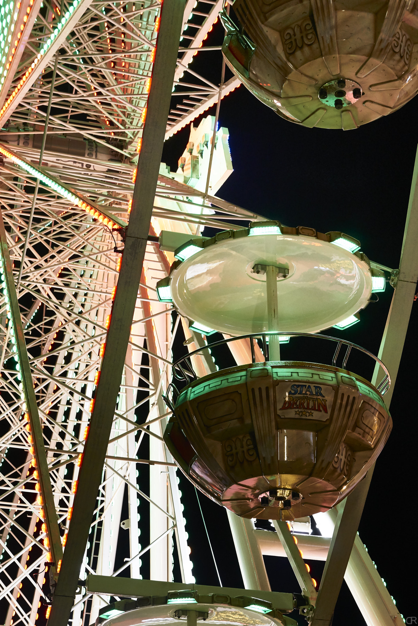 Sony E 18-55mm F3.5-5.6 OSS sample photo. Riesenrad gondel photography