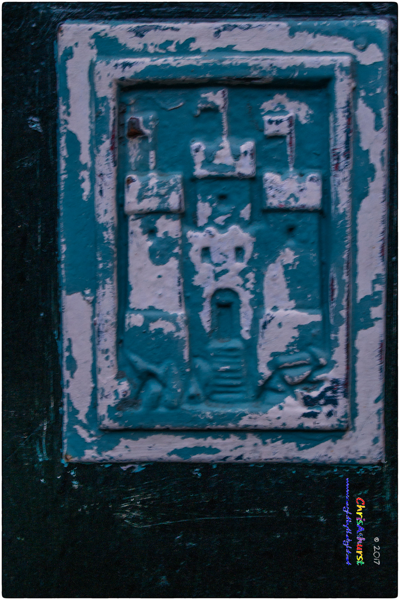 Samsung NX300 + Samsung NX 18-55mm F3.5-5.6 OIS sample photo. Edinburgh city crest on old police box- princes gardens edinburgh photography