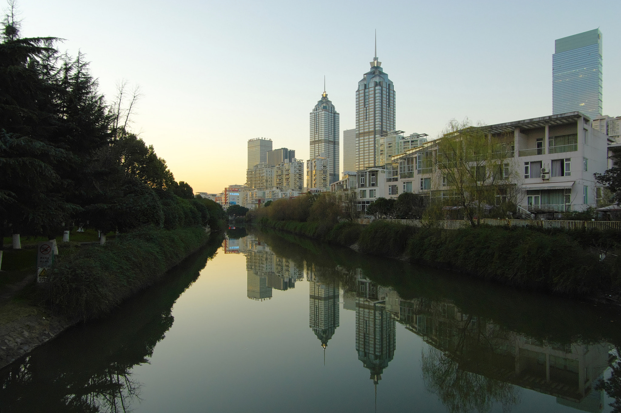 Pentax K200D + Pentax smc DA 16-45mm F4 ED AL sample photo. Industrial park reflections photography