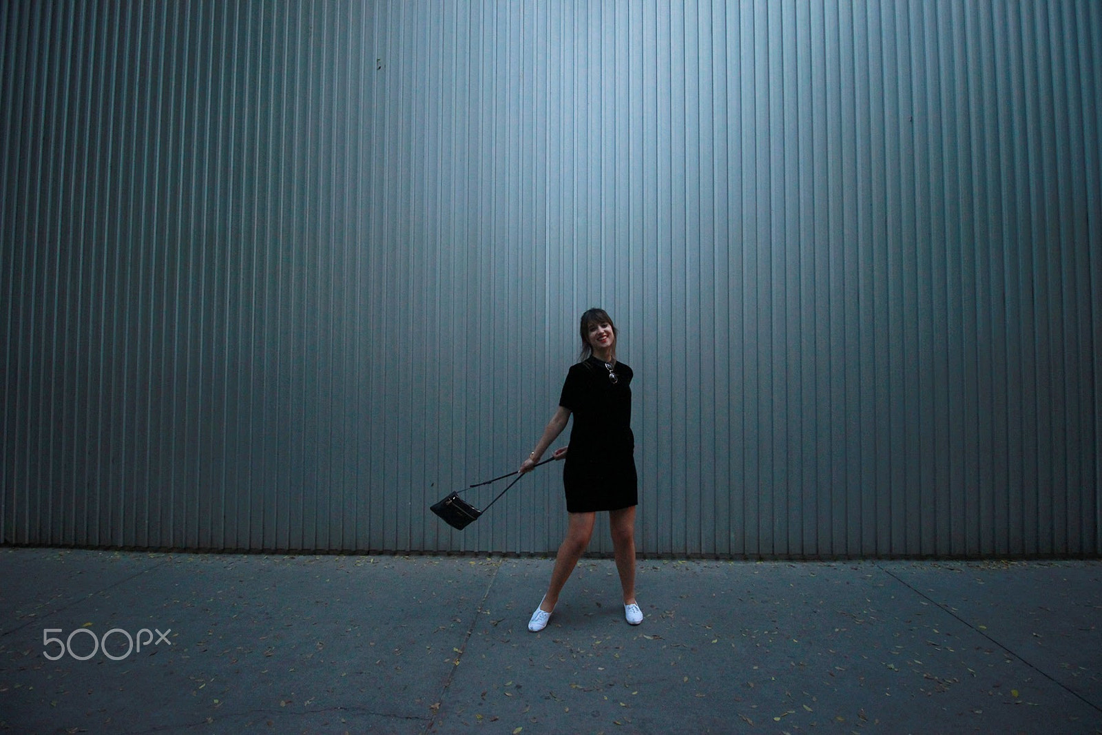 Canon EOS 600D (Rebel EOS T3i / EOS Kiss X5) sample photo. A girl and a blue wall photography