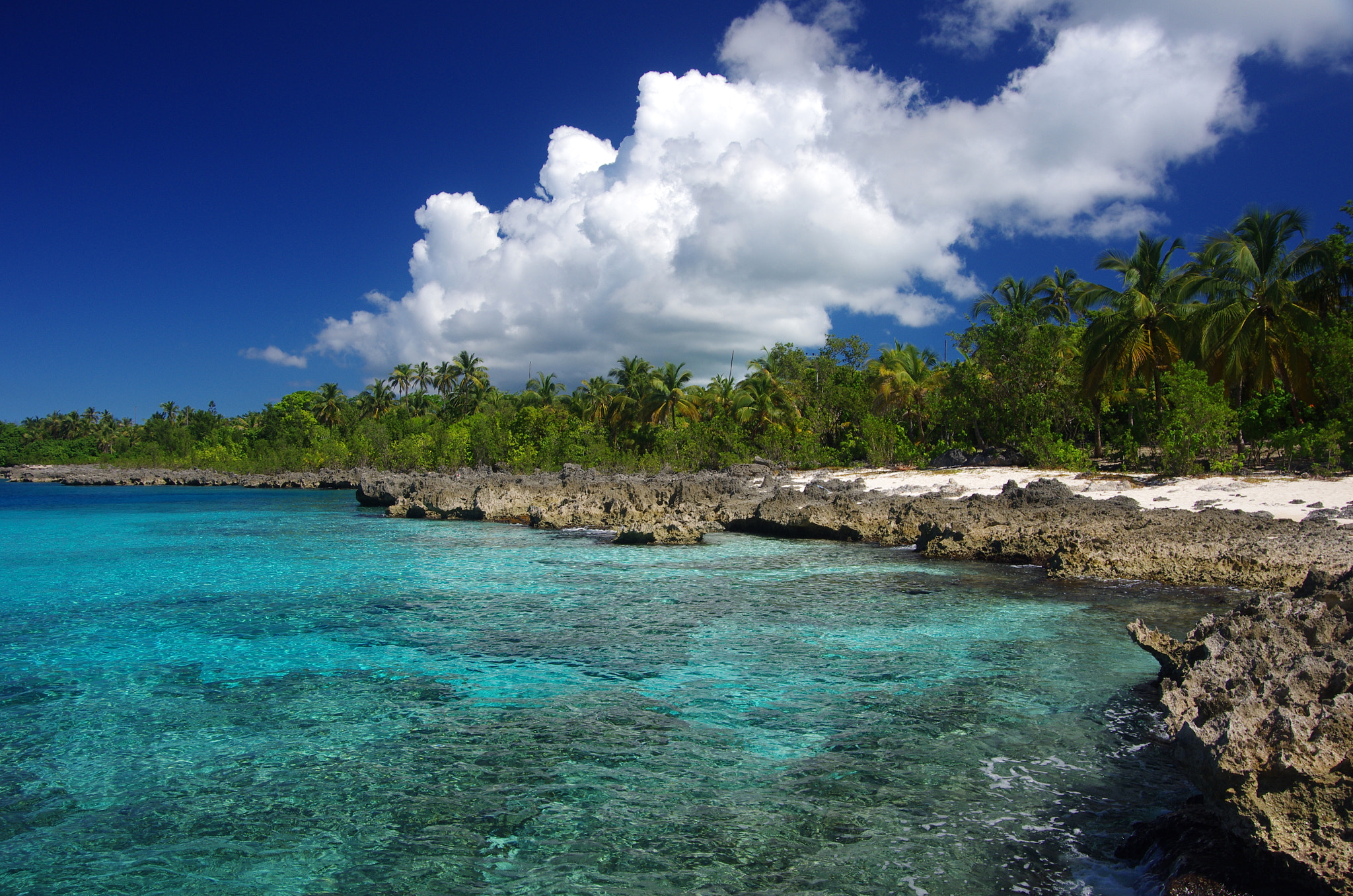 Pentax K-5 II + Pentax smc DA 18-135mm F3.5-5.6ED AL [IF] DC WR sample photo. Beach on san andres photography