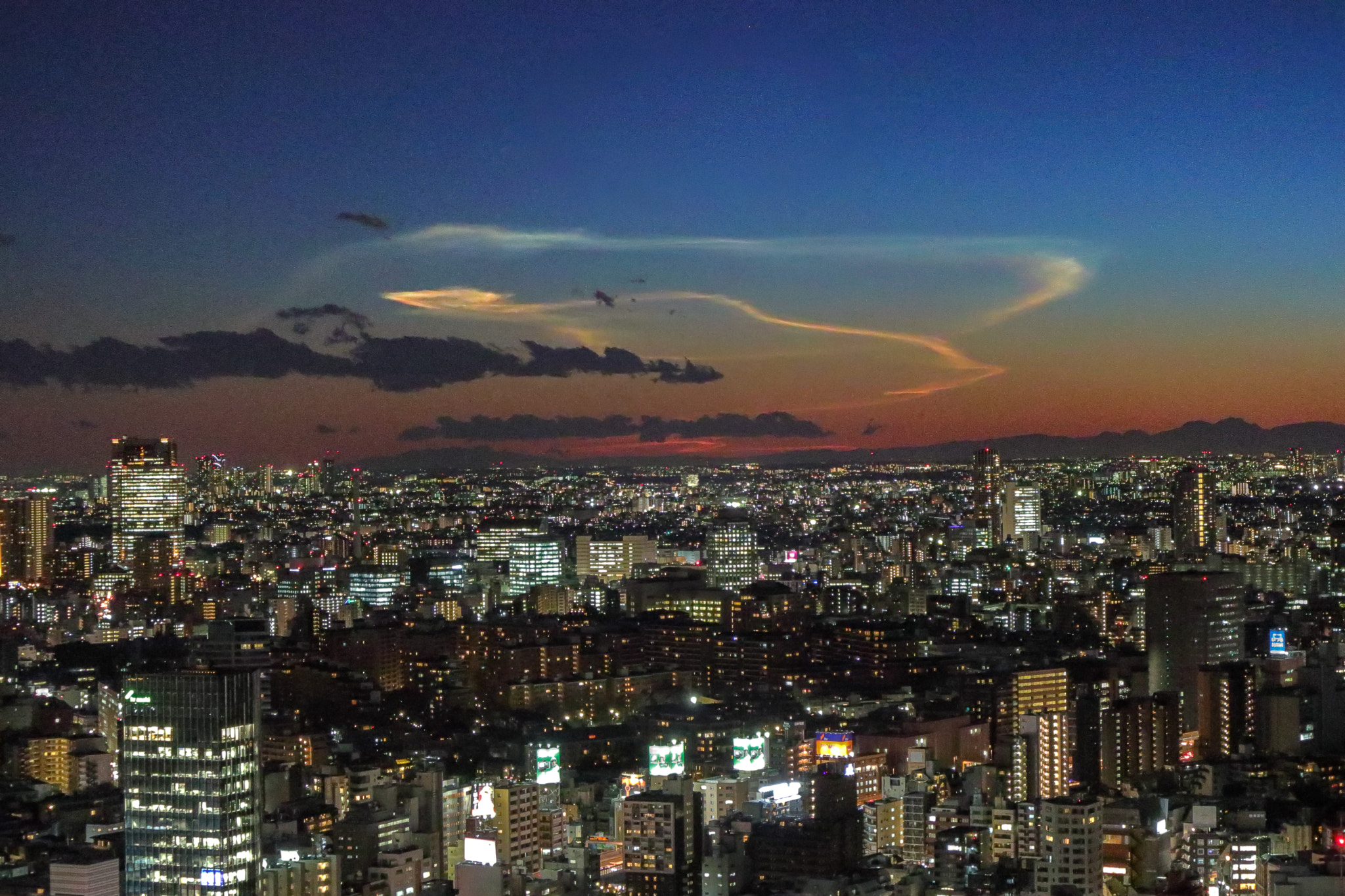 Canon EOS M5 + Canon EF-M 15-45mm F3.5-6.3 IS STM sample photo. Noctilucent clouds photography