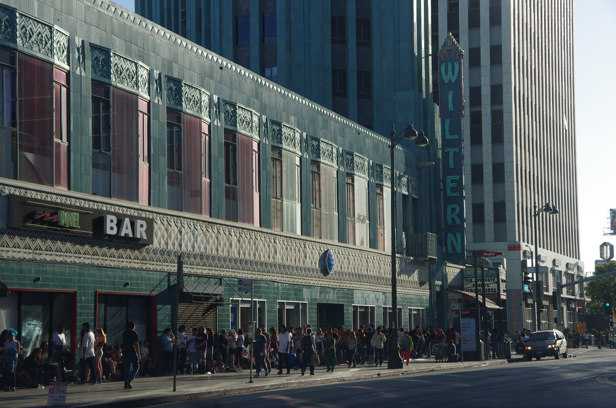 Pentax K-5 II + Pentax smc DA 18-135mm F3.5-5.6ED AL [IF] DC WR sample photo. Pellissier building and wiltern theatre photography