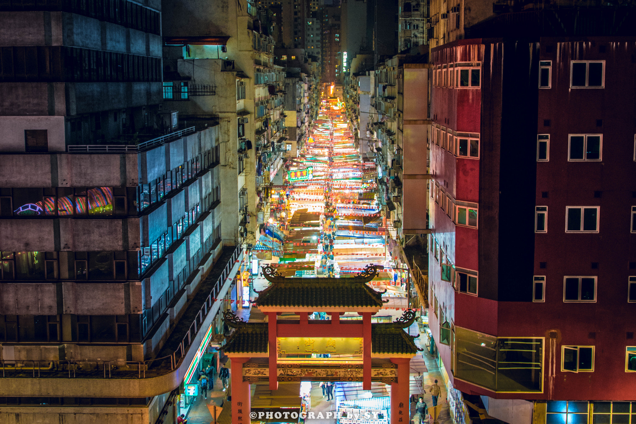 Sony 85mm F2.8 SAM sample photo. Hong kong temple street photography