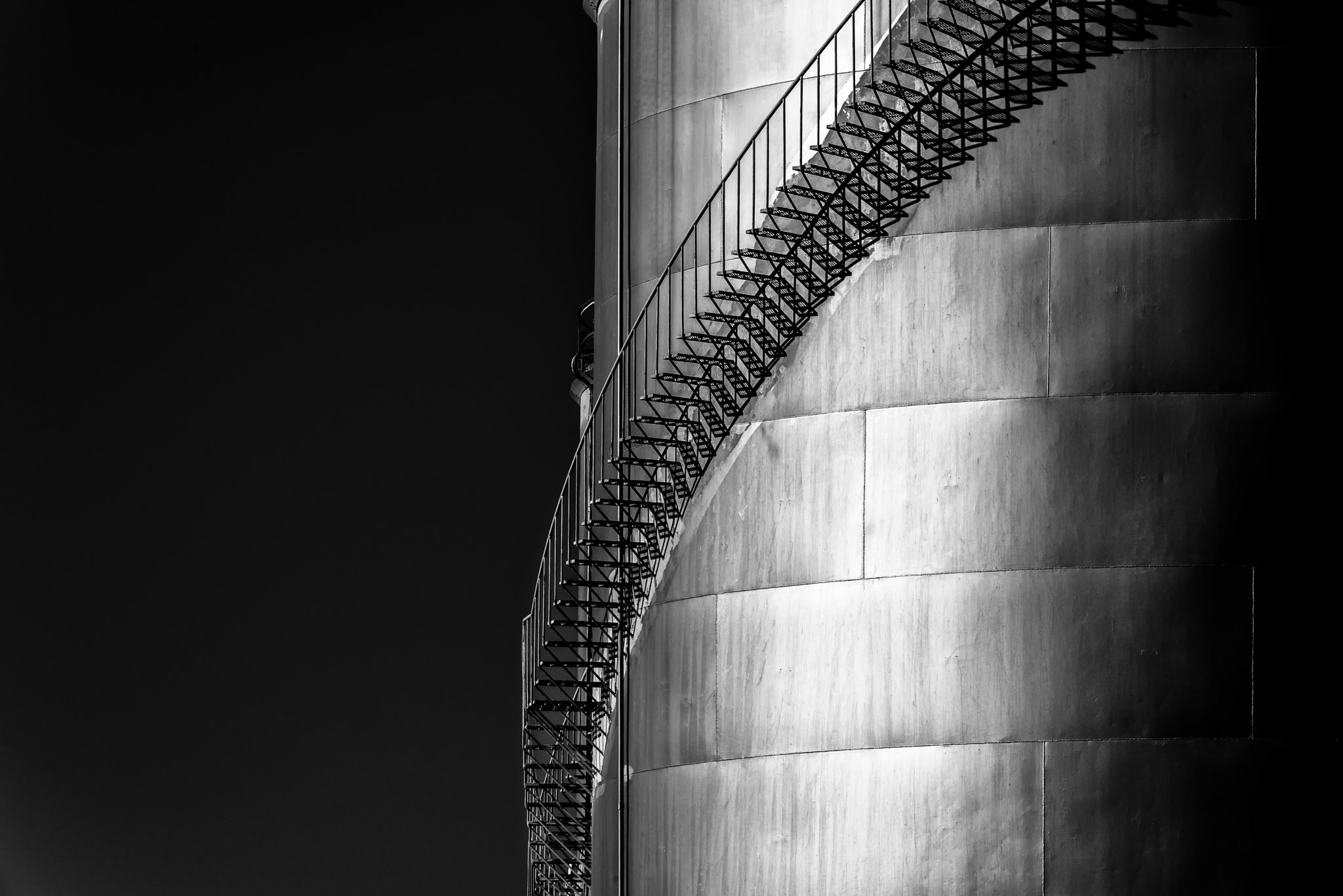 Sigma 150-500mm F5-6.3 DG OS HSM sample photo. Dark tank photography