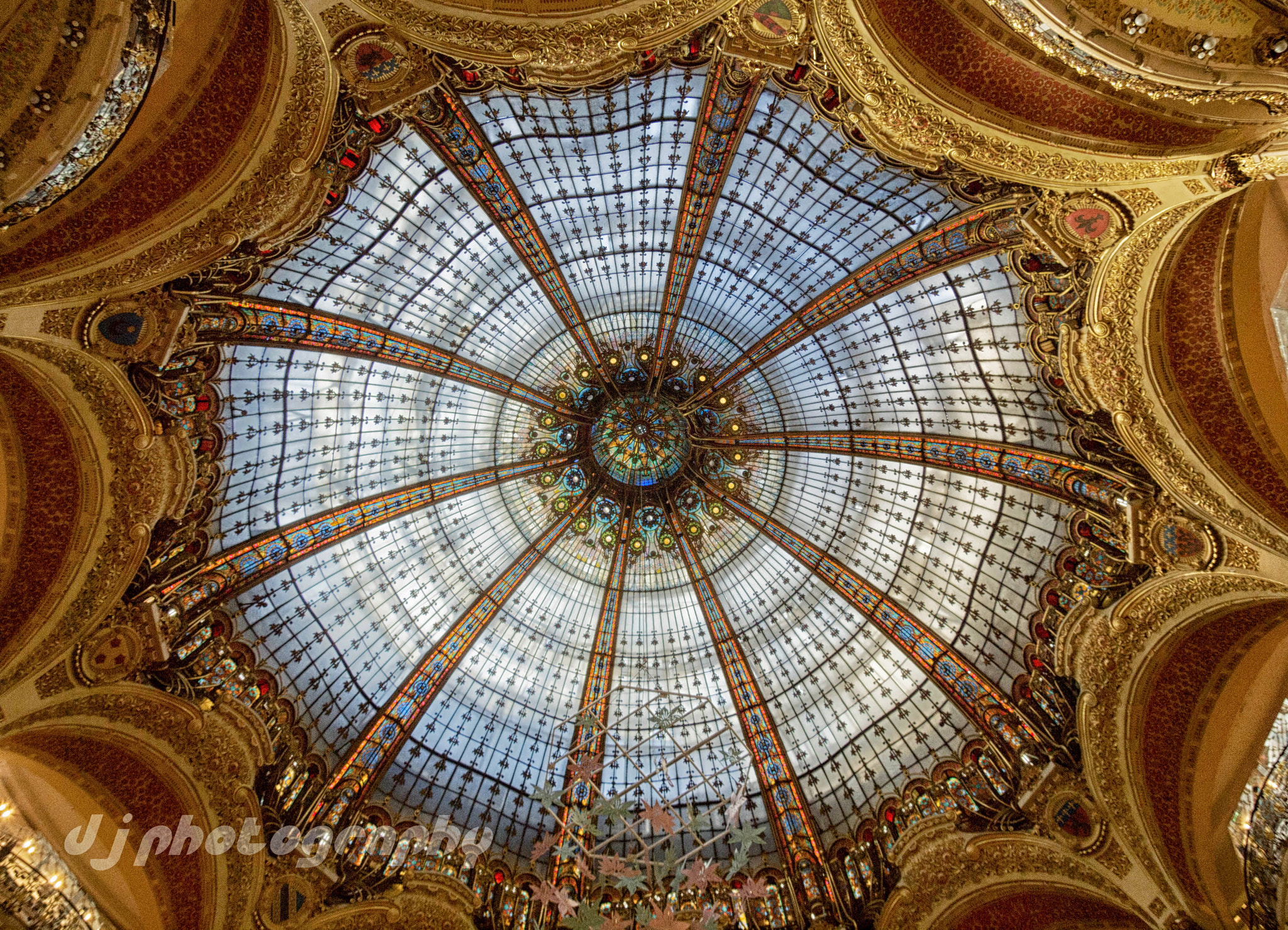 OLYMPUS 11-22mm Lens sample photo. Paris galeries lafayette photography