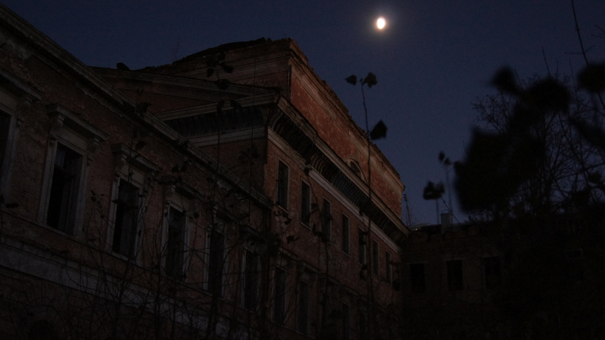 Sony SLT-A55 (SLT-A55V) sample photo. Poltava. night cadet corps photography