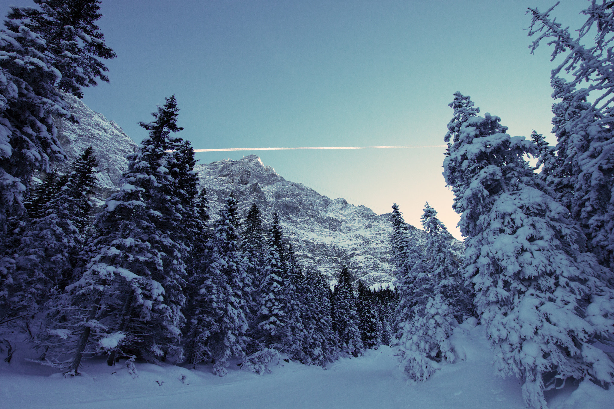 Sigma 10-20mm F3.5 EX DC HSM sample photo. Frozen peak photography