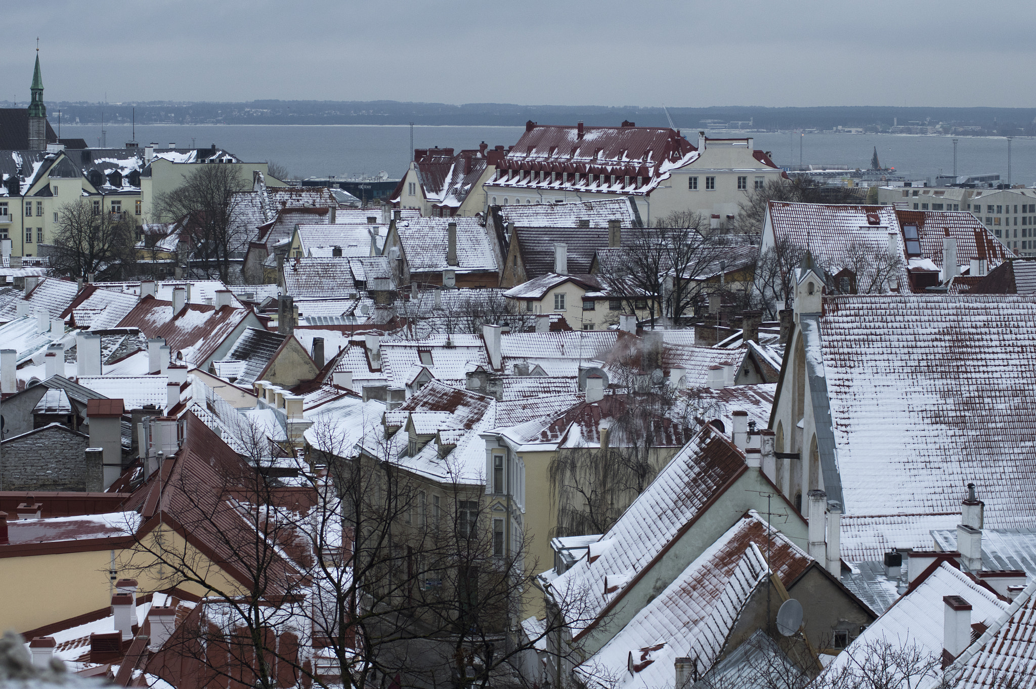 Pentax K-3 II sample photo. Snow on the roofs photography