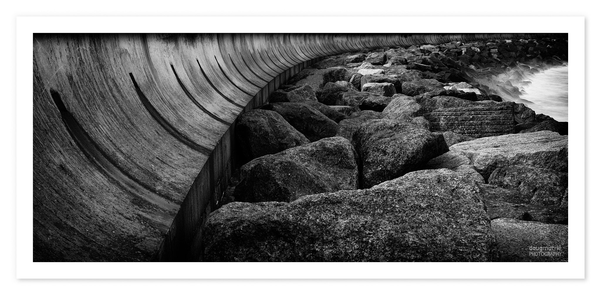 Canon EF-S 10-22mm F3.5-4.5 USM sample photo. Scarborough sea wall photography