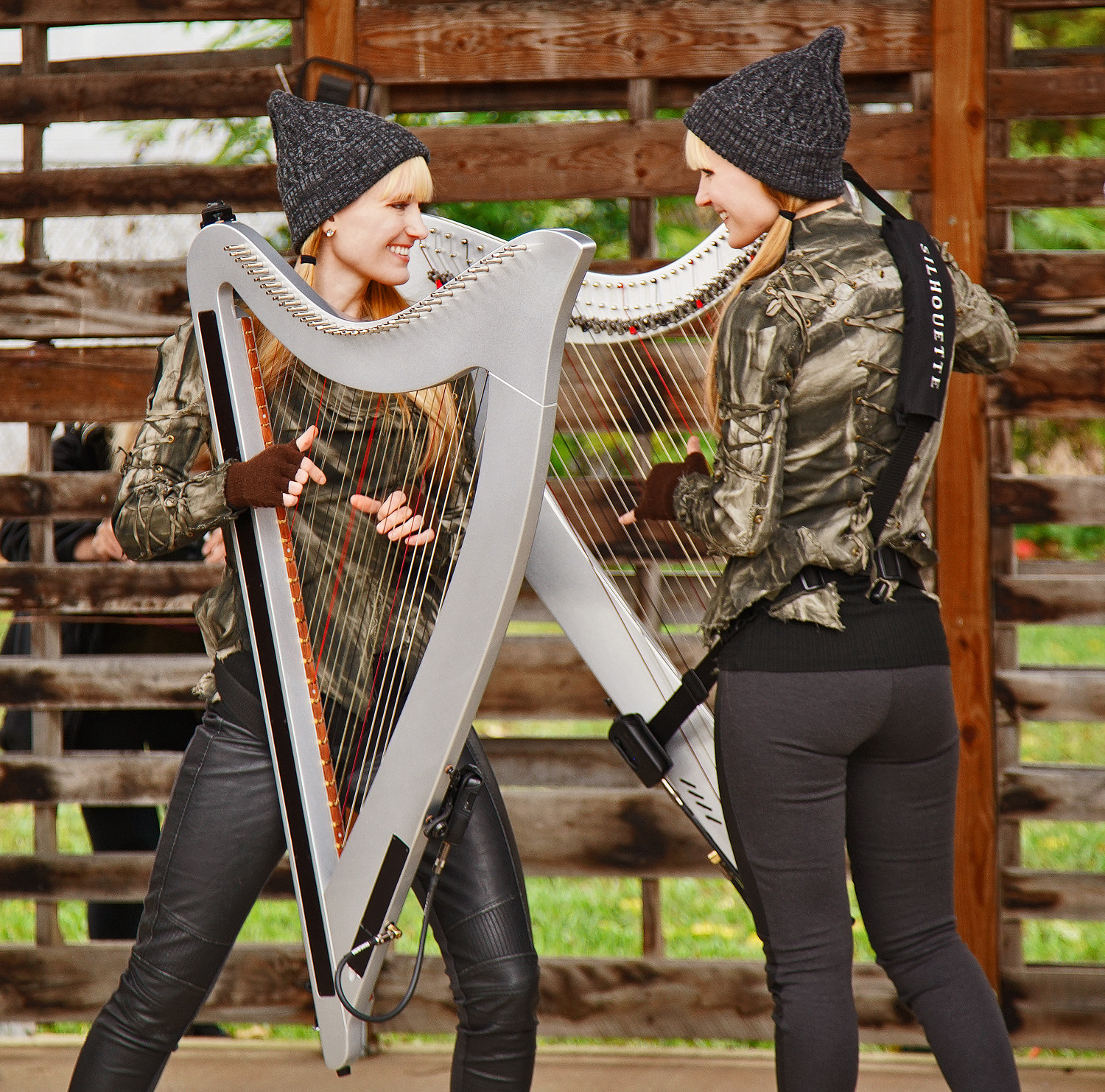 Sony a7R II + 24-105mm F4 G SSM OSS sample photo. Harp twins photography